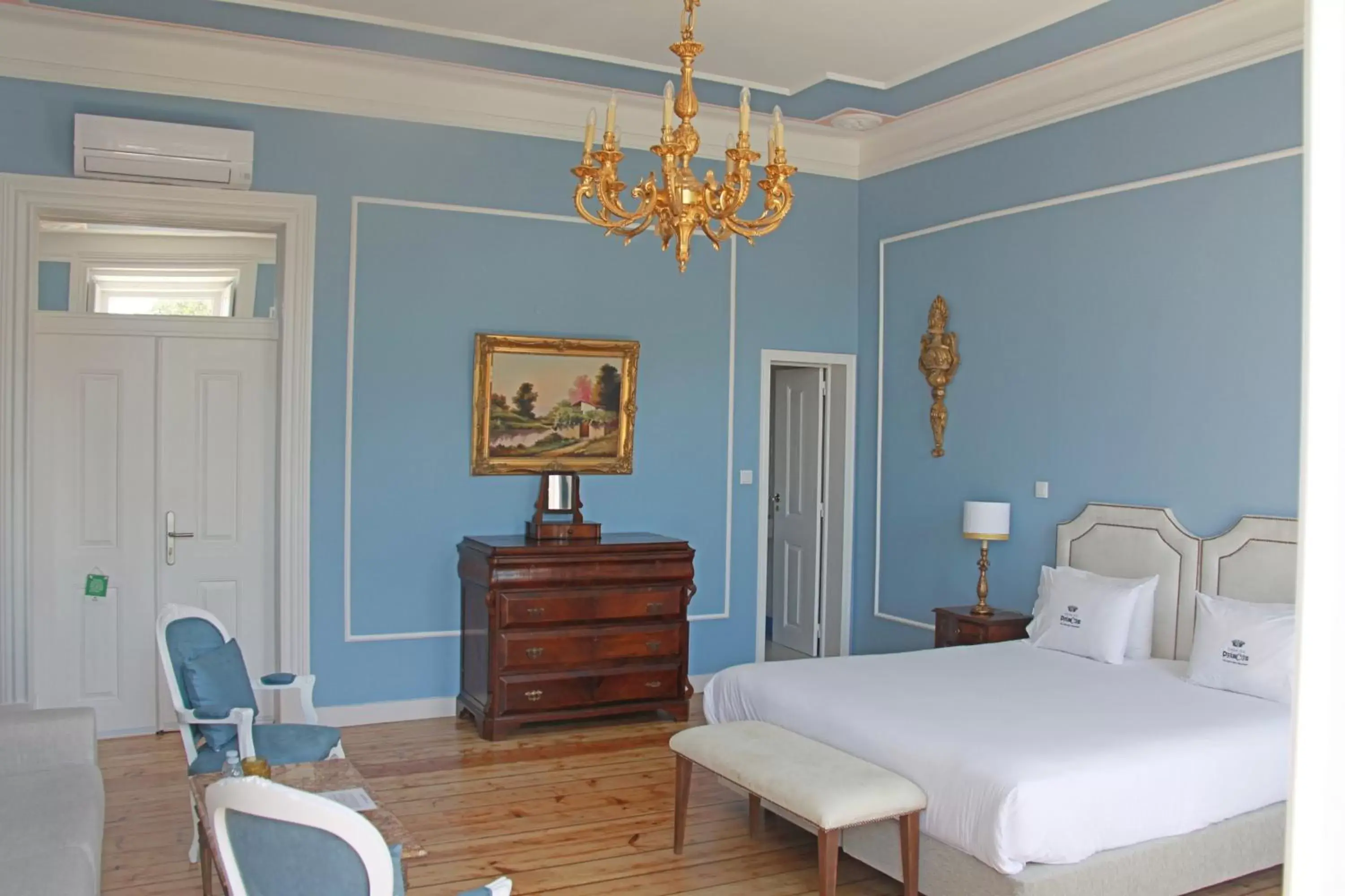 Photo of the whole room, Bed in Casa do Principe