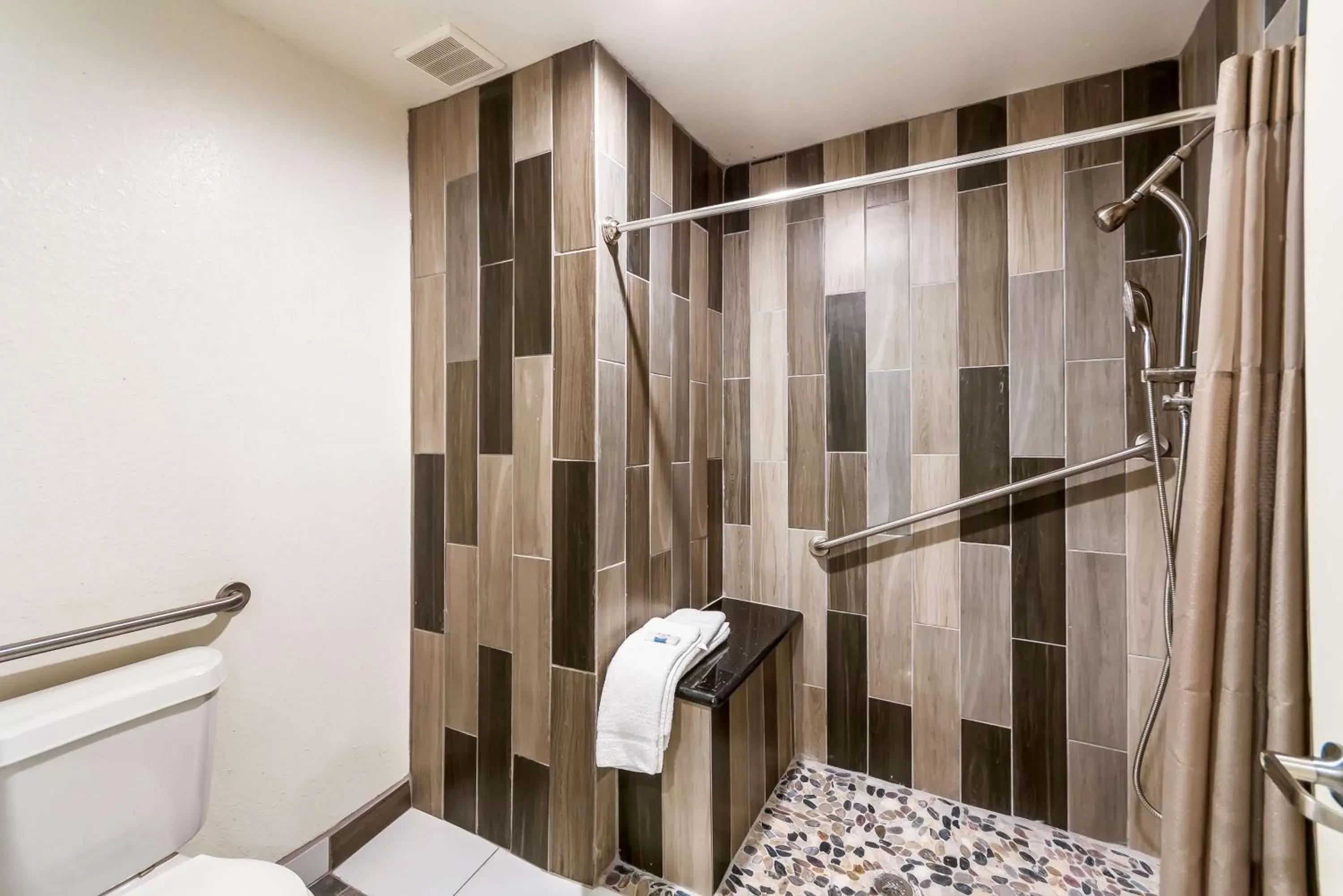 Shower, Bathroom in Studio 6-Huntsville, TX