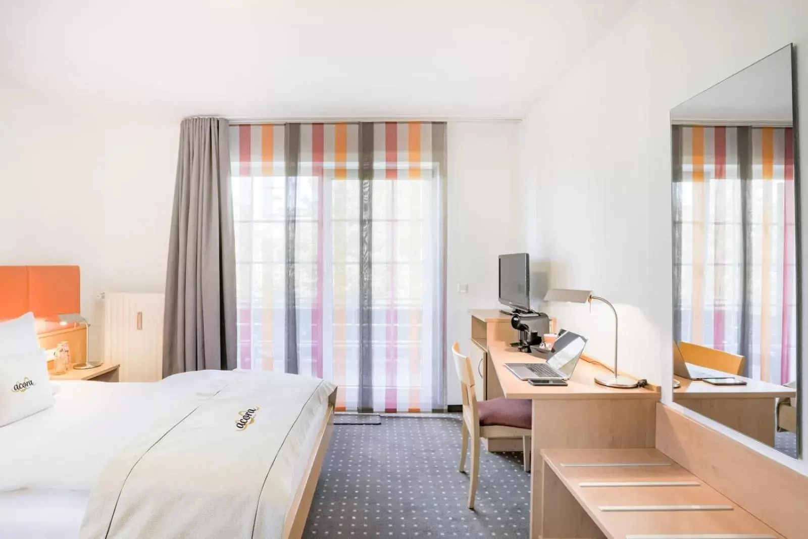 Photo of the whole room, Bed in acora Düsseldorf Living the City - Apartments Photo of the whole room, Bed in acora Düsseldorf Living the City - Apartments