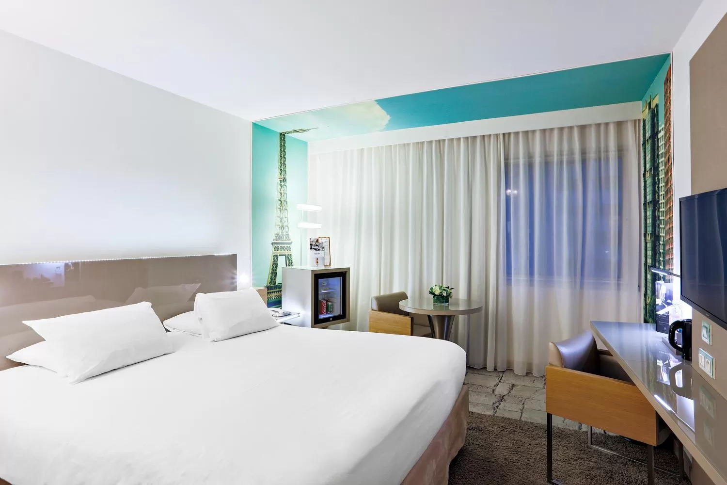 Photo of the whole room, Bed in Mercure Paris Vaugirard Porte De Versailles