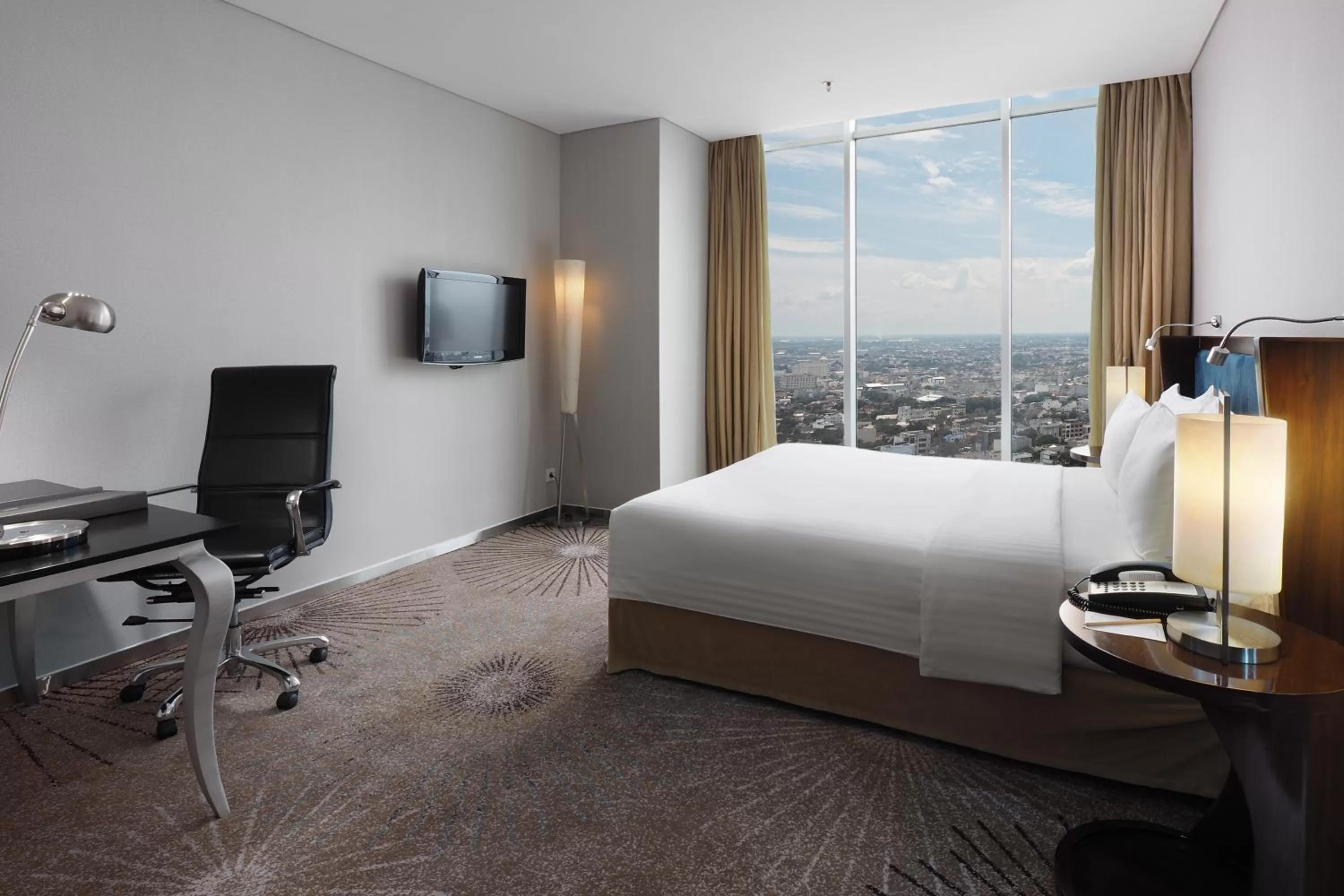 TV and multimedia, Bed in Cambridge Hotel Medan