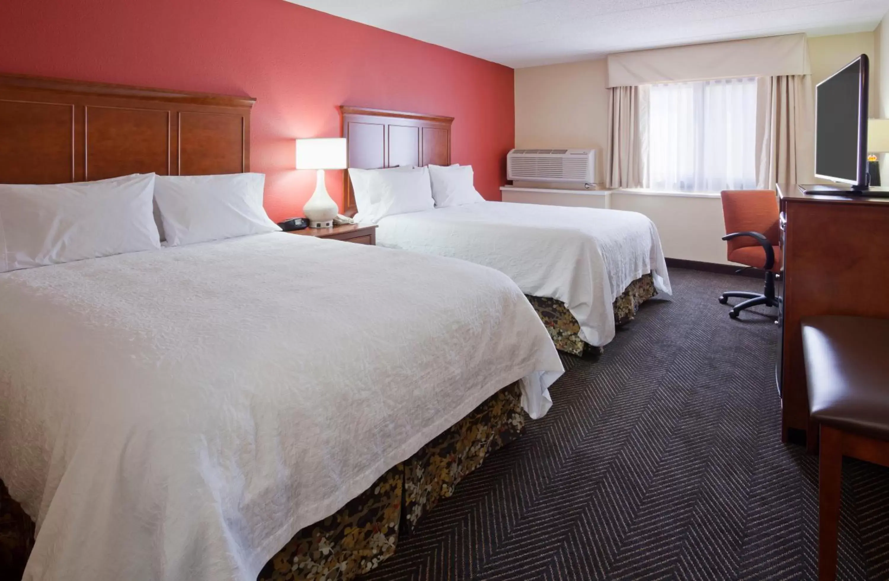 Photo of the whole room, Bed in Best Western Plus St. Paul North/Shoreview