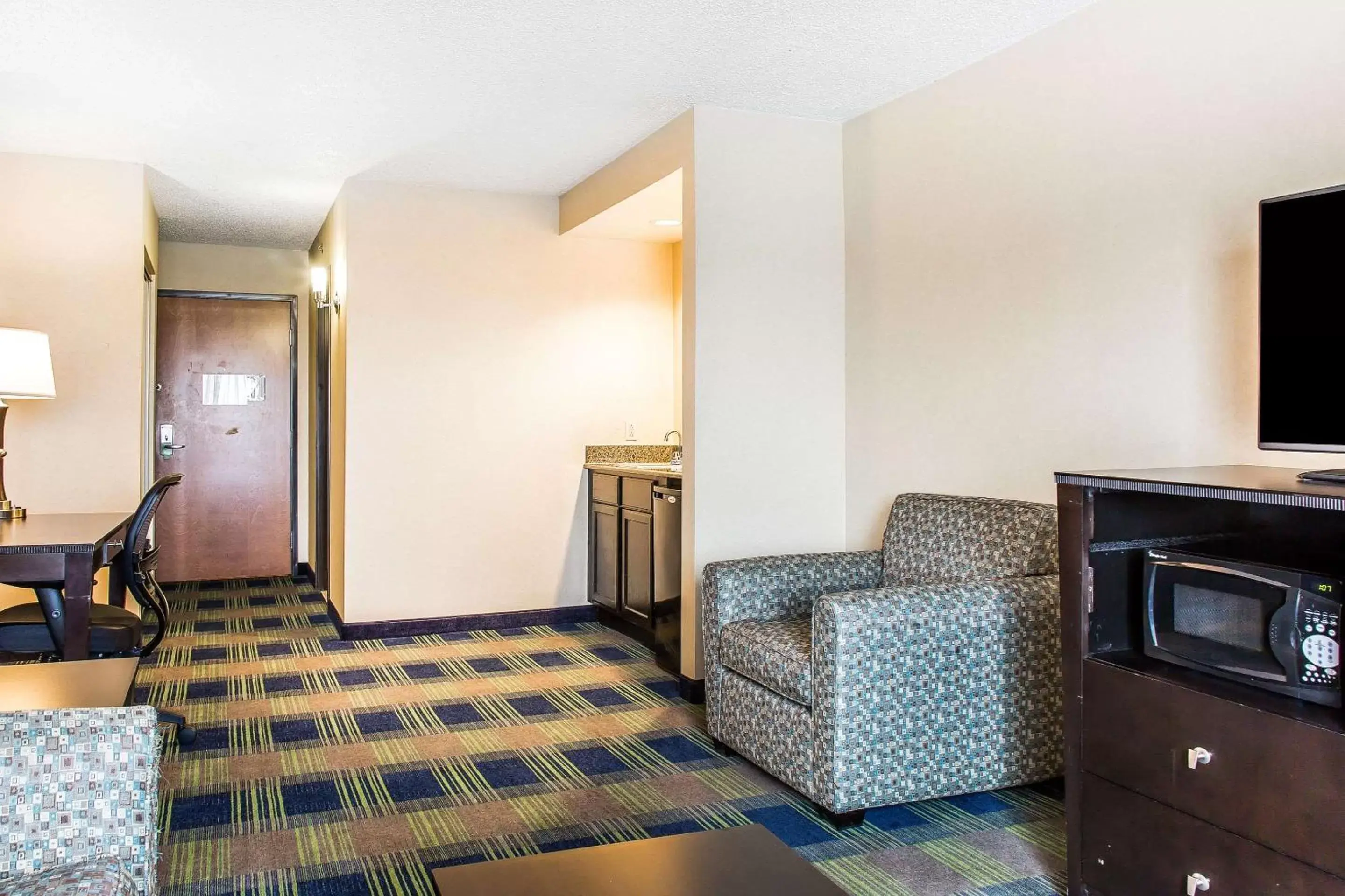 Photo of the whole room, TV/Entertainment Center in Comfort Inn & Suites