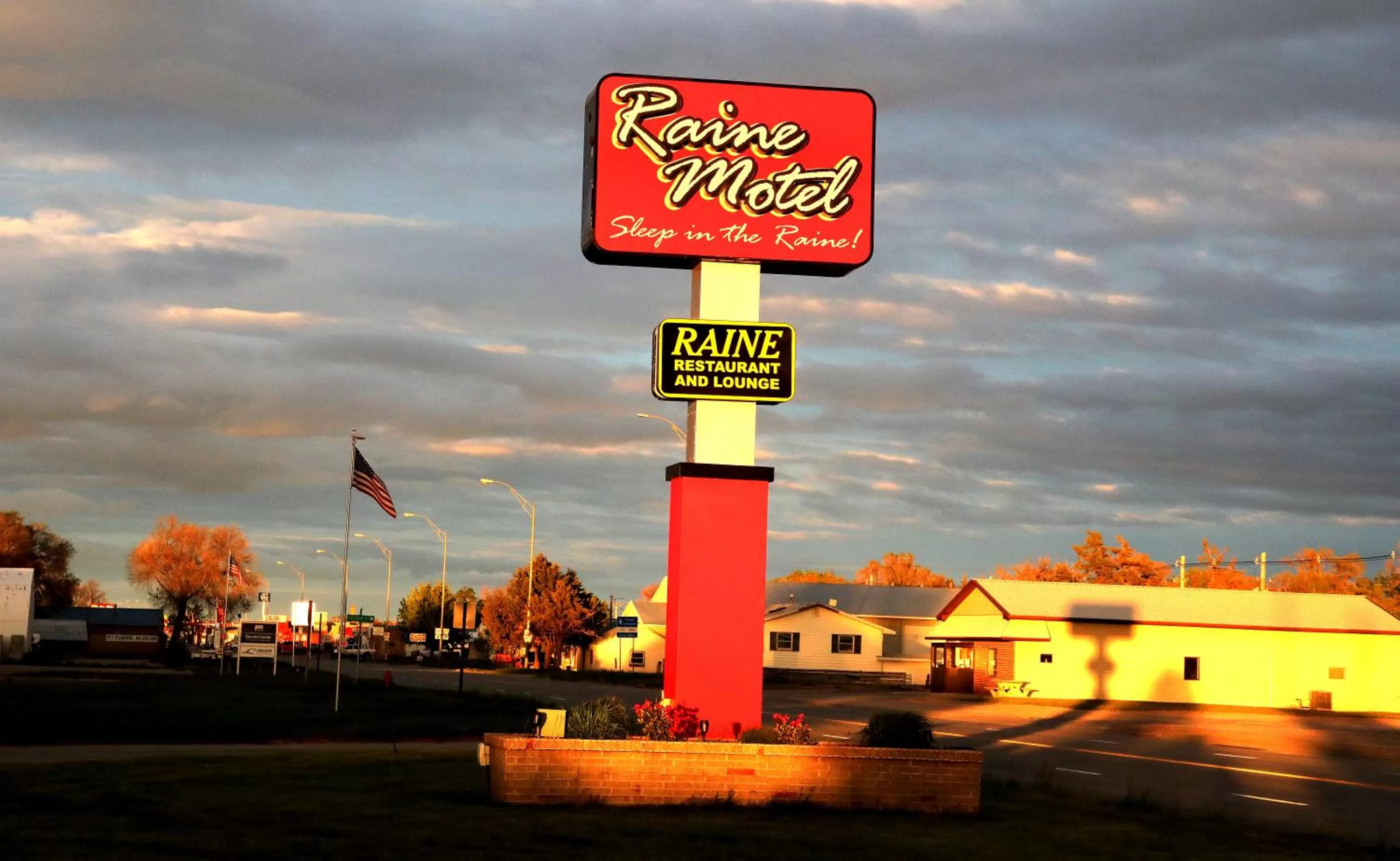 Logo/Certificate/Sign in Raine Motel