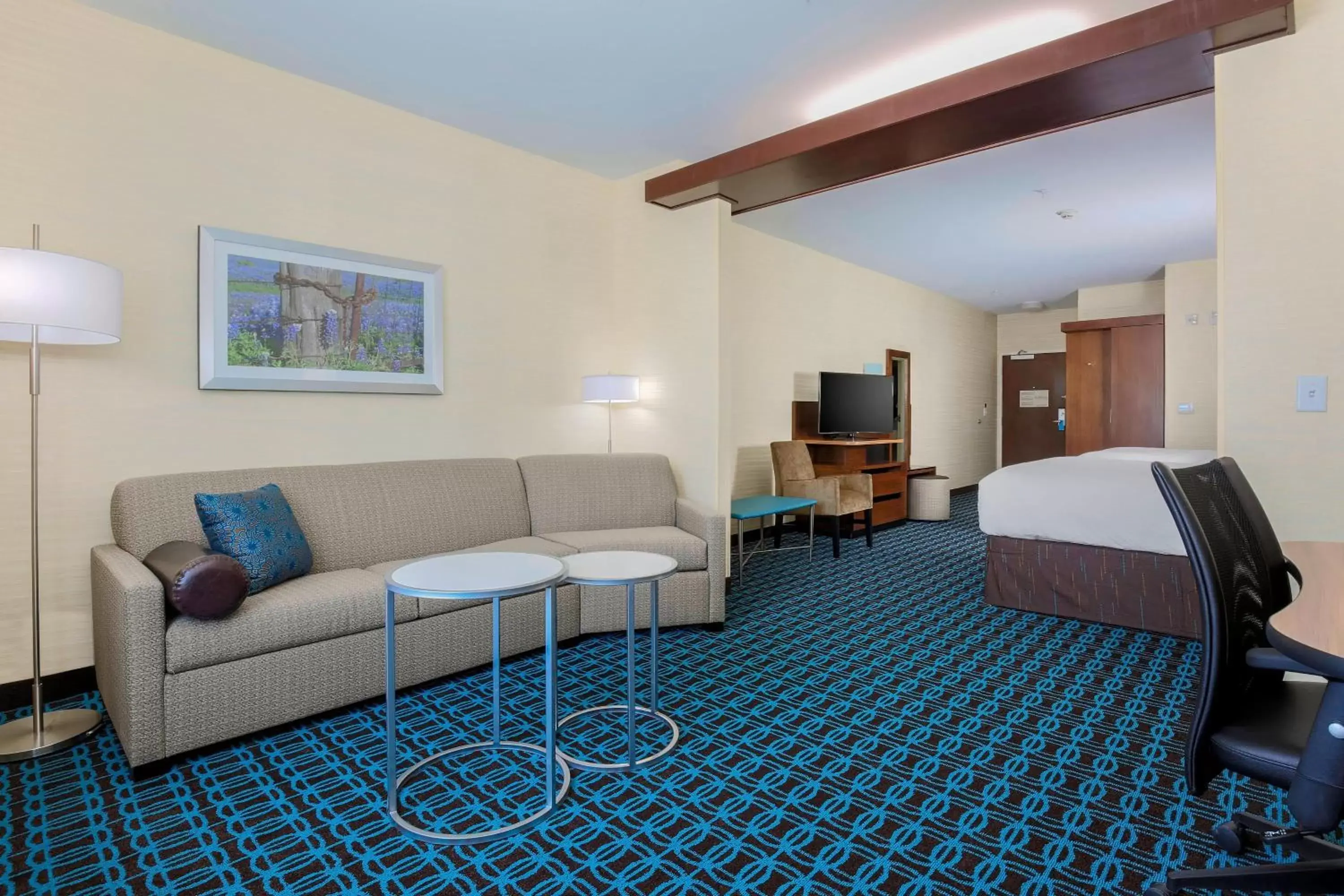 Living room in Fairfield Inn & Suites by Marriott Decatur at Decatur Conference Center