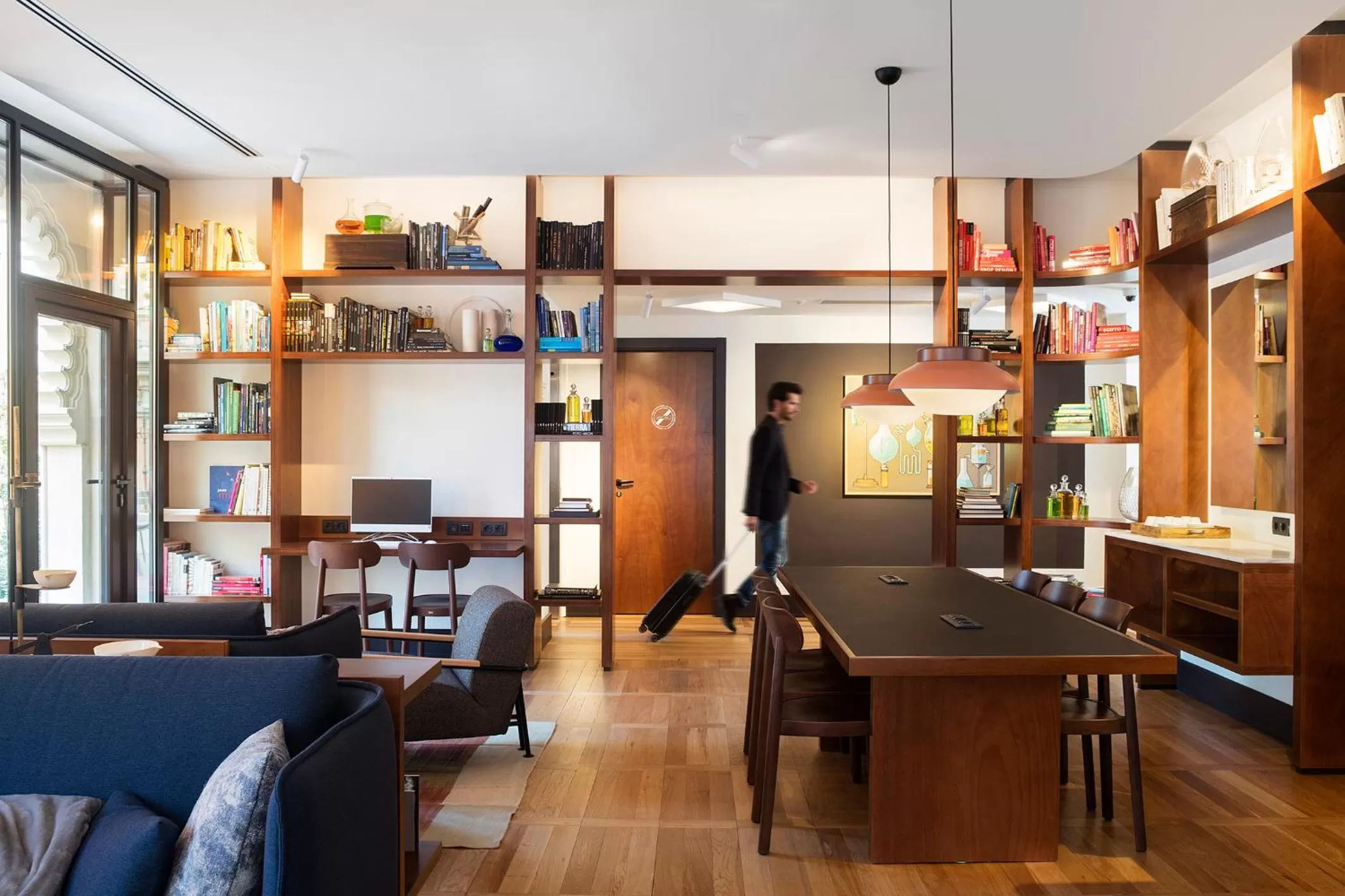 Communal lounge/ TV room in Praktik Èssens