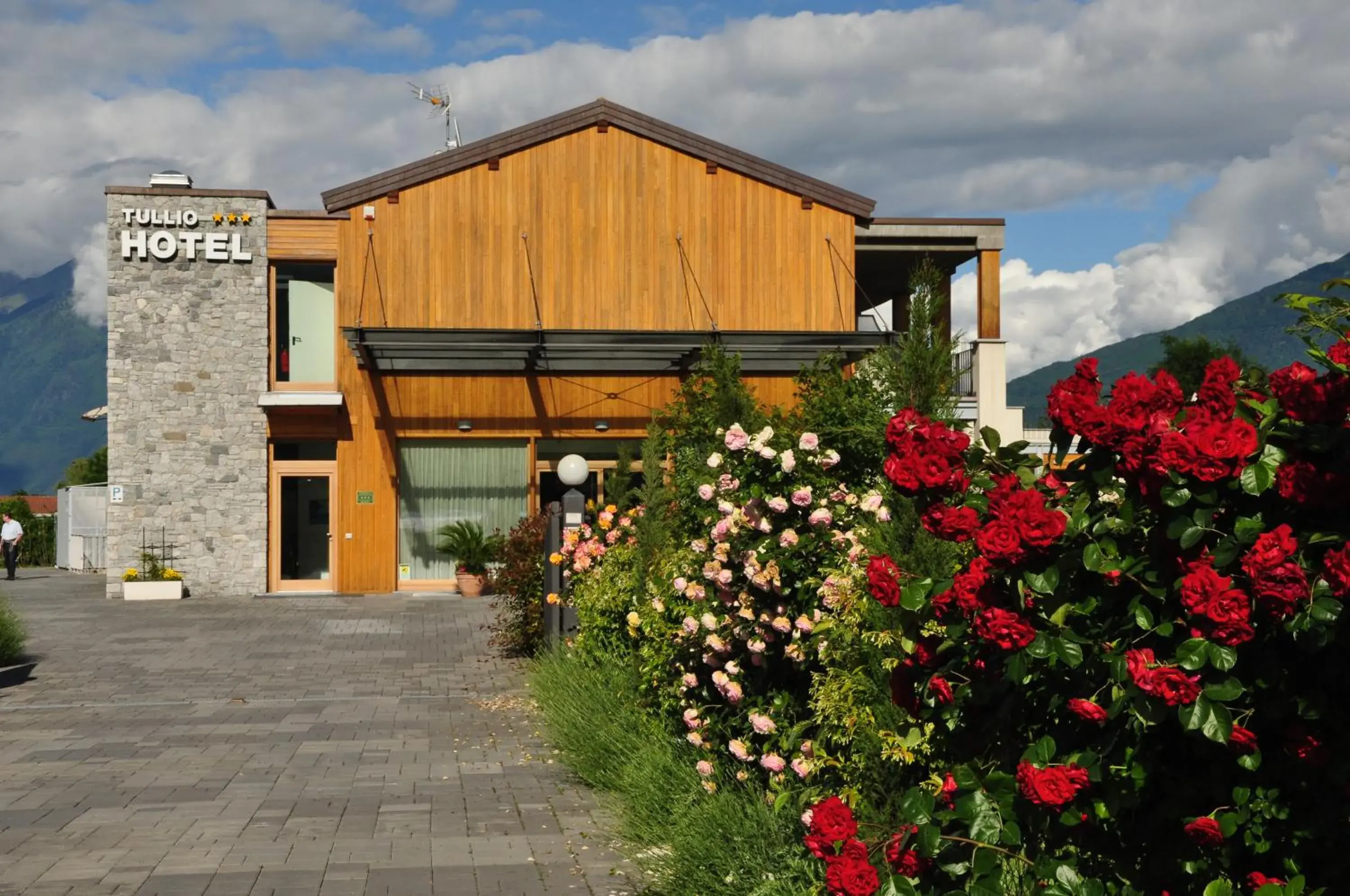 Facade/entrance, Garden in Tullio Hotel