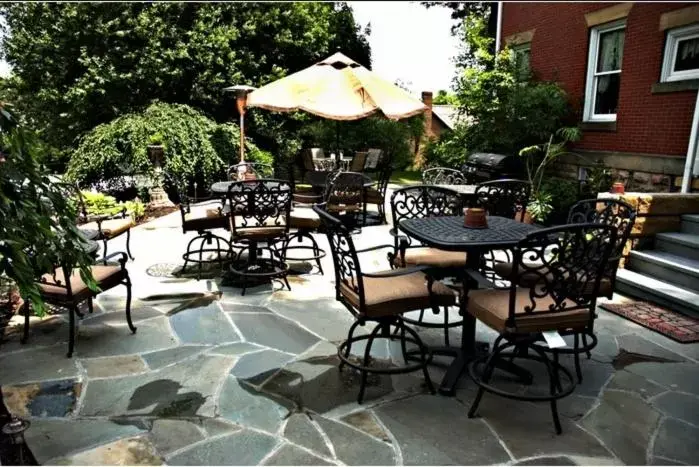 Patio, Restaurant/Places to Eat in South Broadway Manor