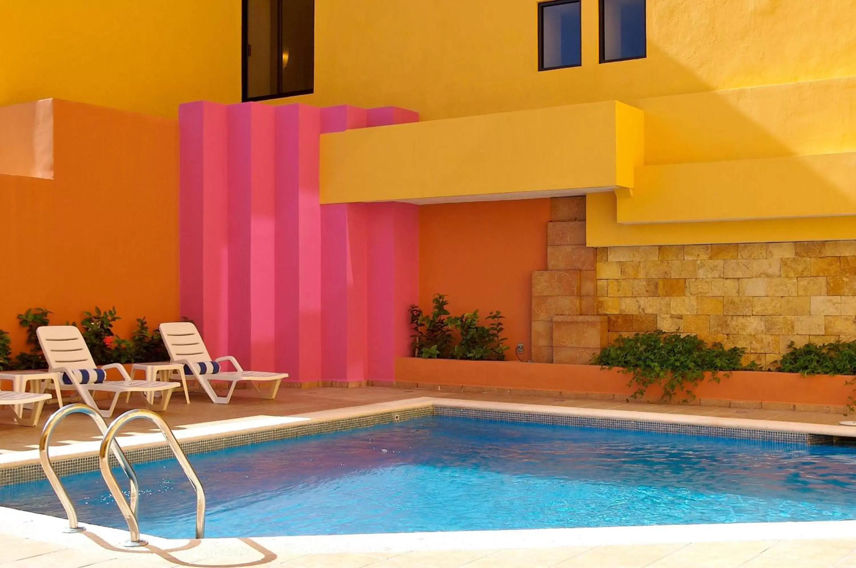 Balcony/Terrace, Swimming Pool in Hotel Plaza Colonial