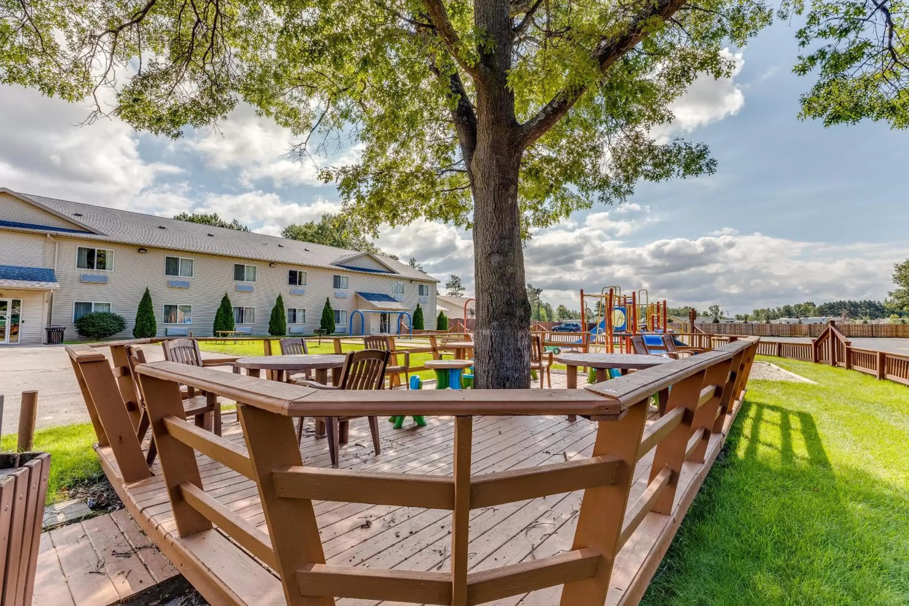 Patio in Best Western Lakewinds