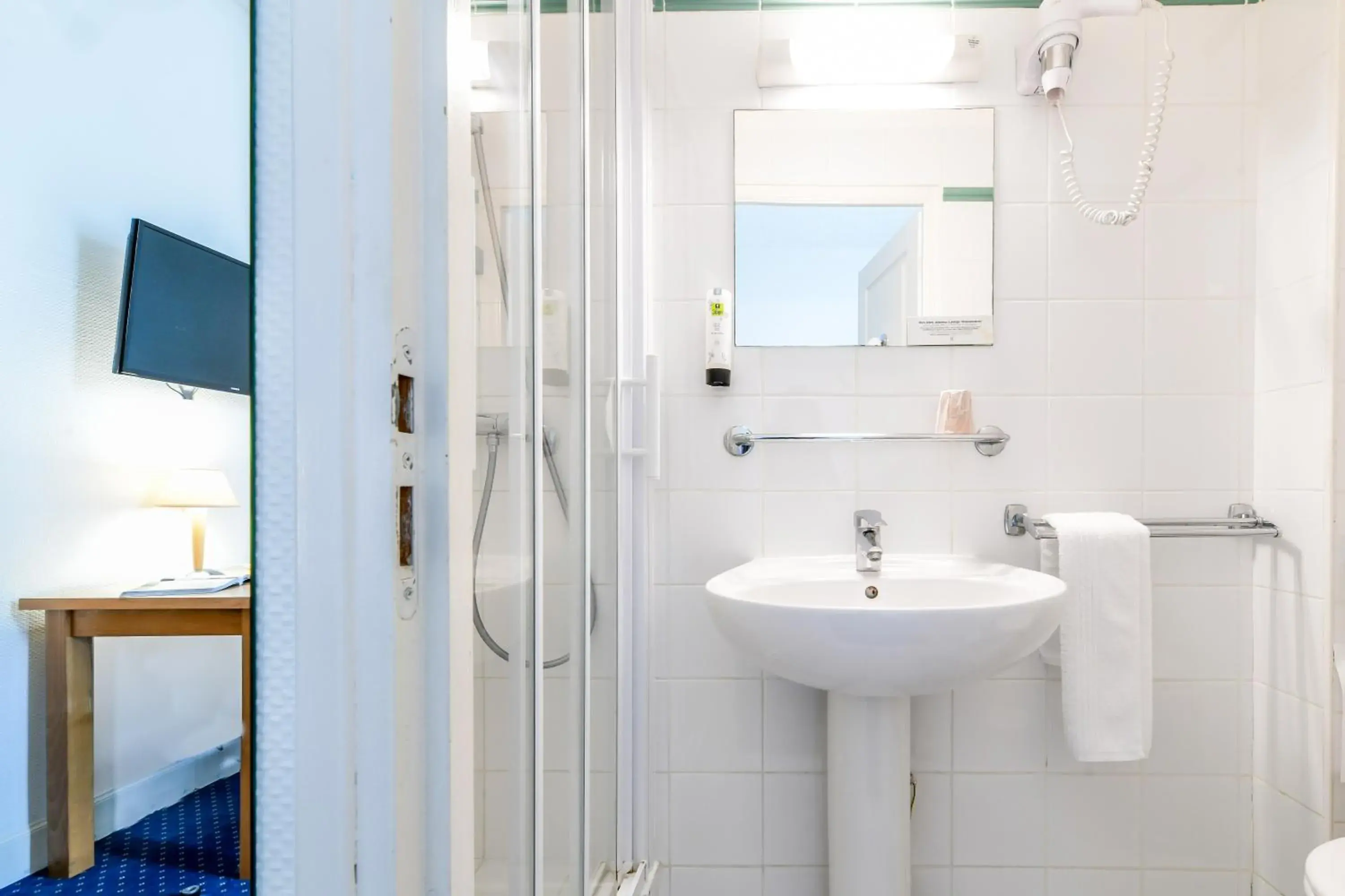 Bathroom in Hotel Val Flores