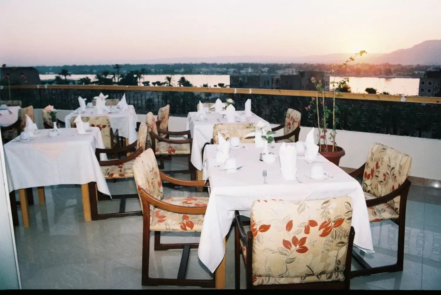 Restaurant/Places to Eat in Susanna Hotel Luxor Restaurant/Places to Eat in Susanna Hotel Luxor