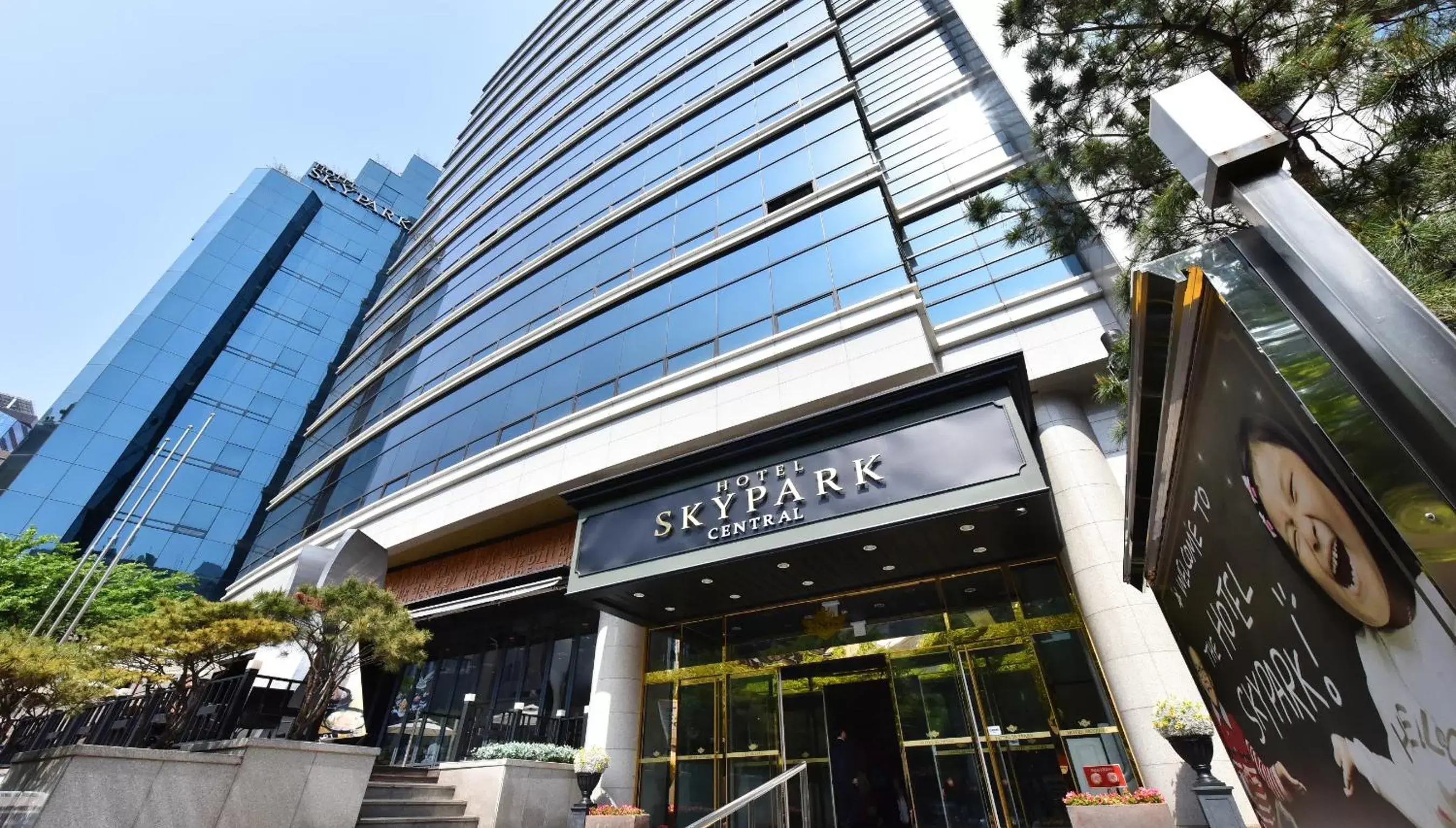 Facade/entrance, Property Building in Hotel Skypark Central Myeongdong