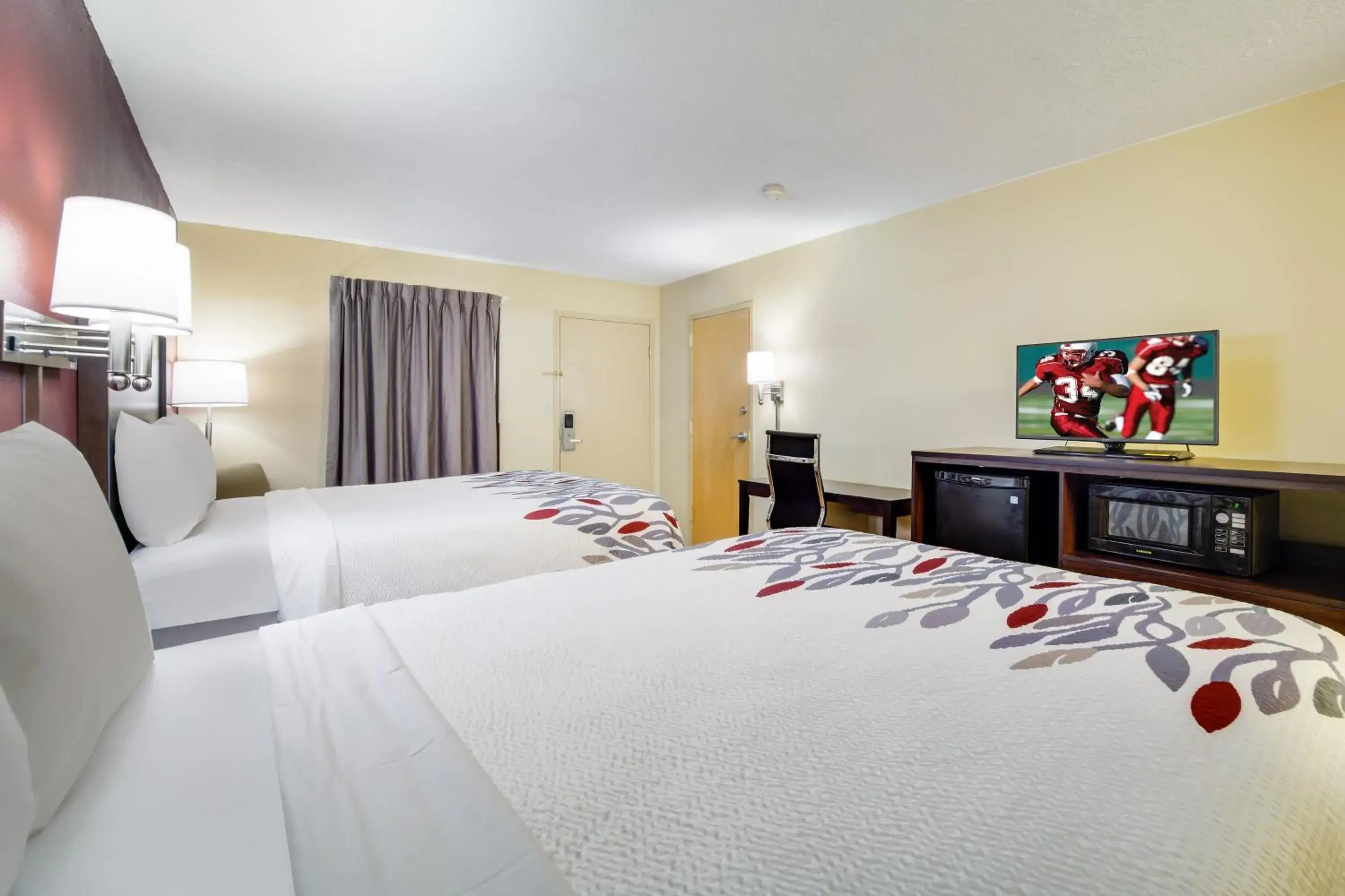 Photo of the whole room, Bed in Red Roof Inn Augusta – Washington Road