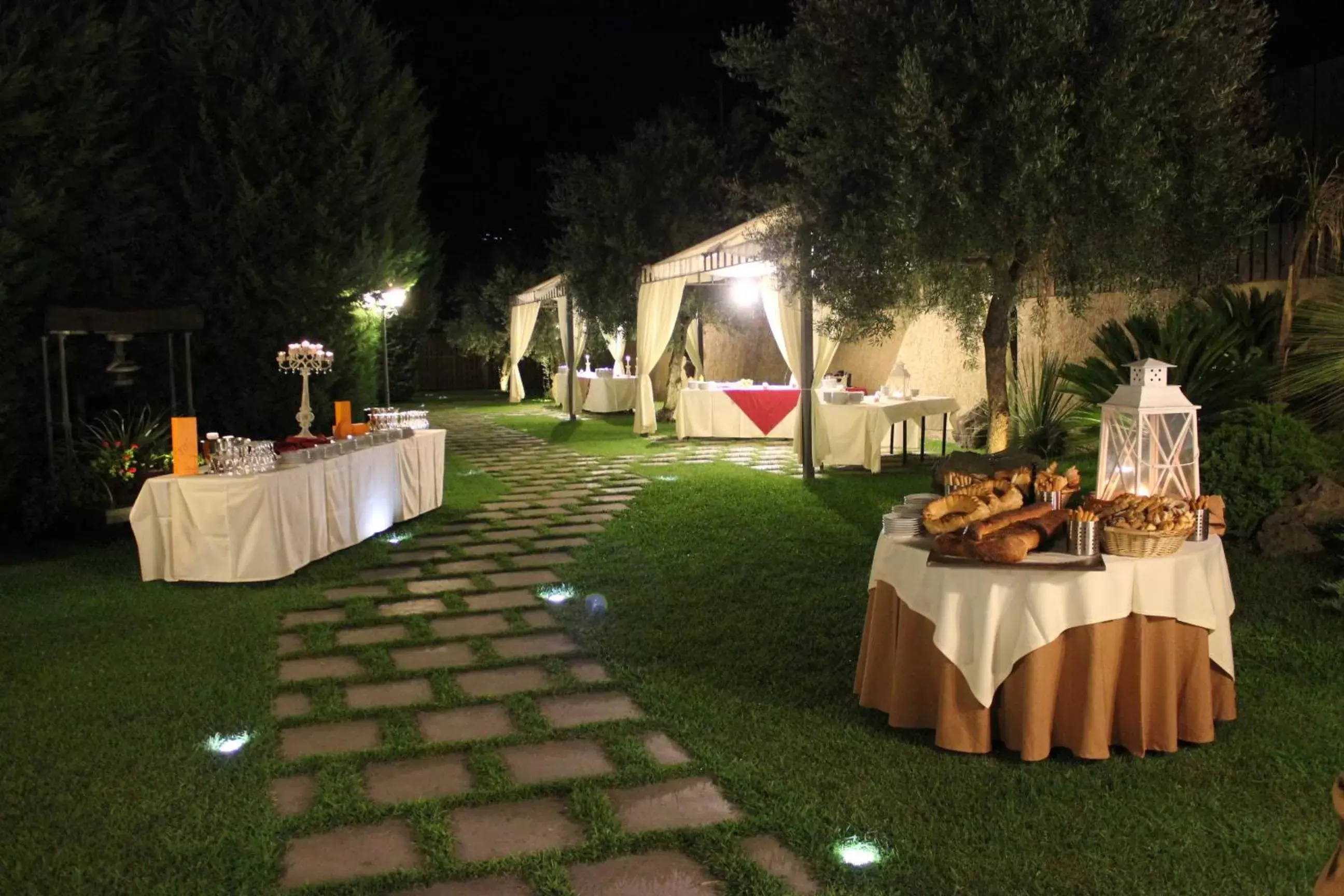 Garden view, Banquet Facilities in Hotel Ristorante Paradise