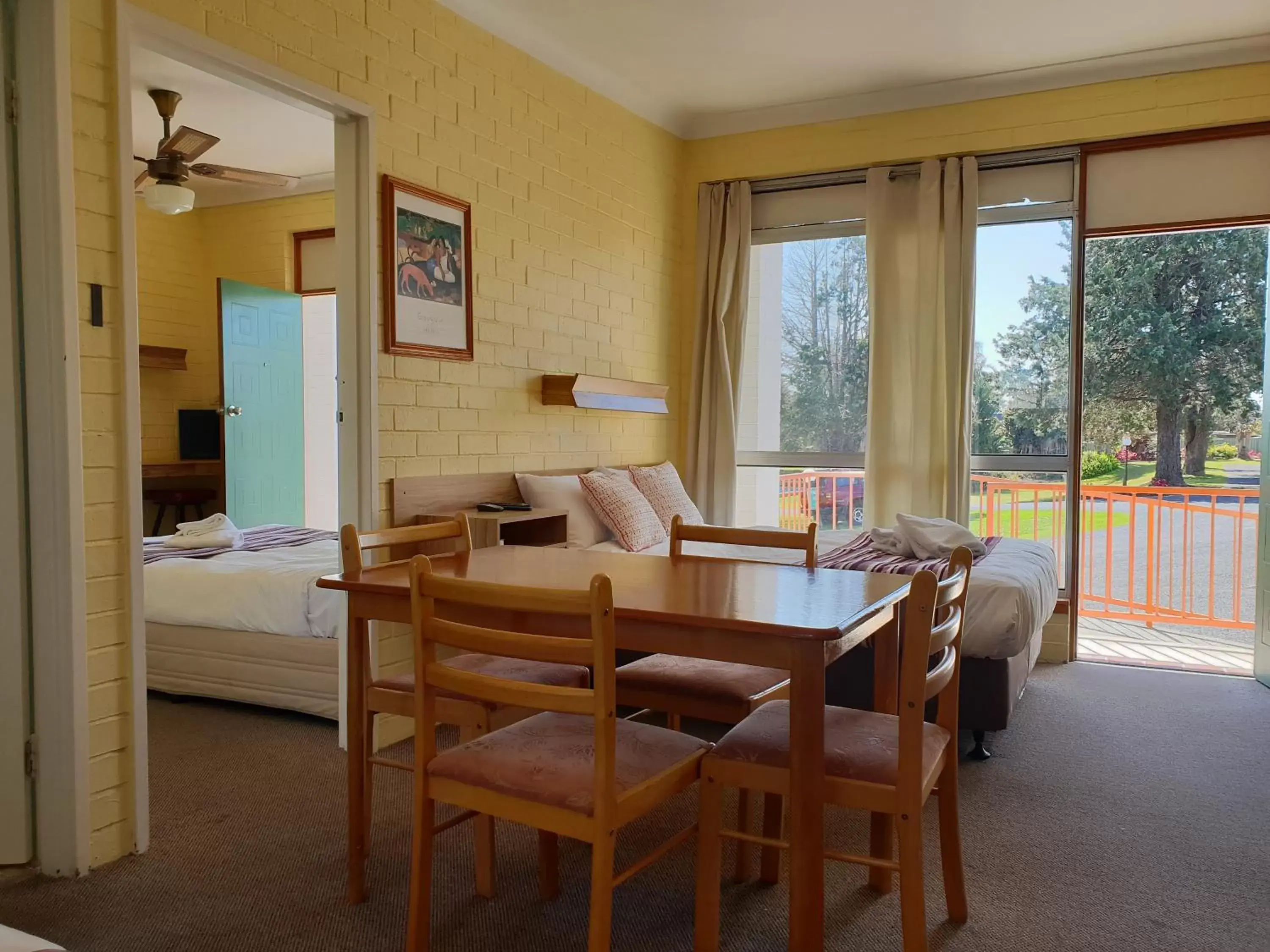 Dining Area in Moon River Motor Inn