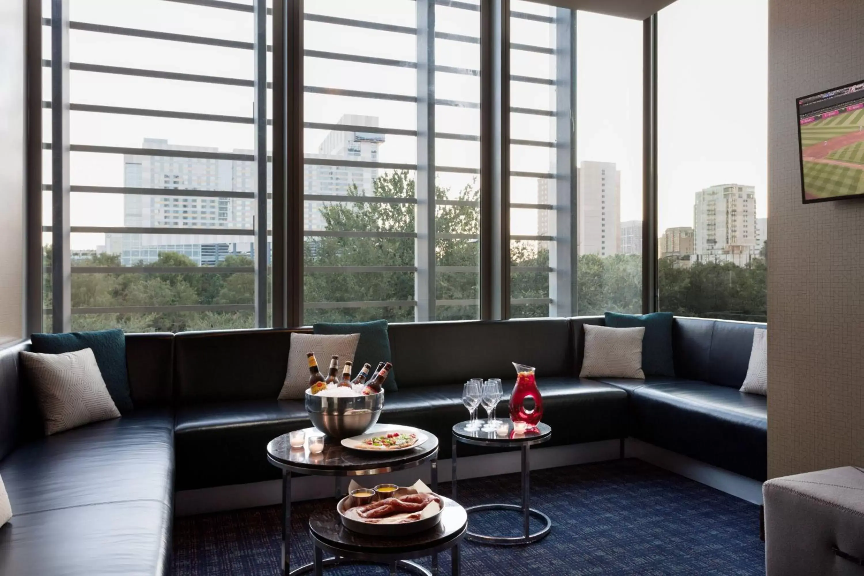 Restaurant/places to eat in Marriott Marquis Houston