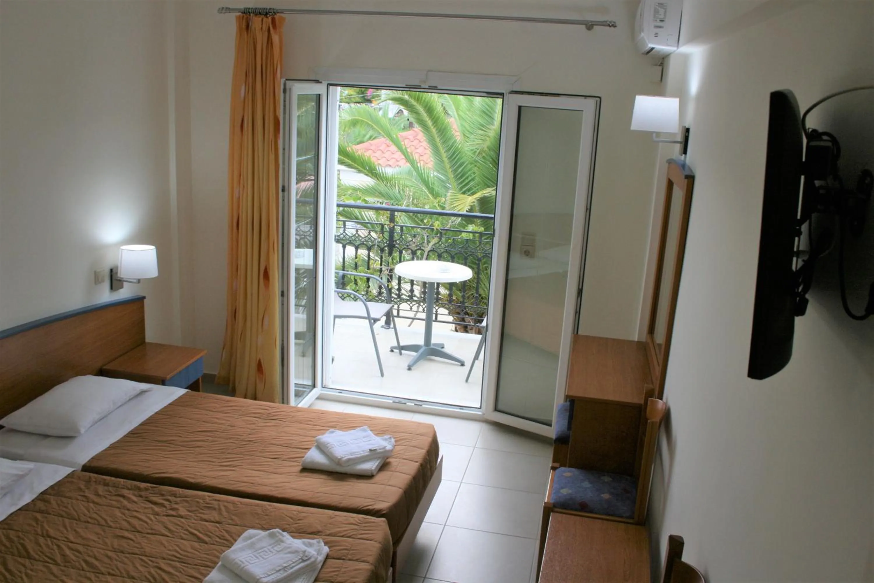 Bedroom, Bed in Metaxa Hotel