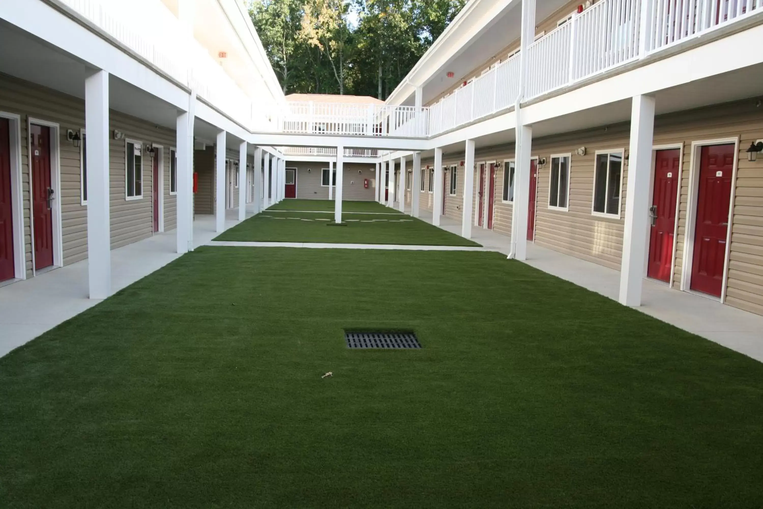 Inner courtyard view, Garden in Affordable Suites of America Stafford Quantico