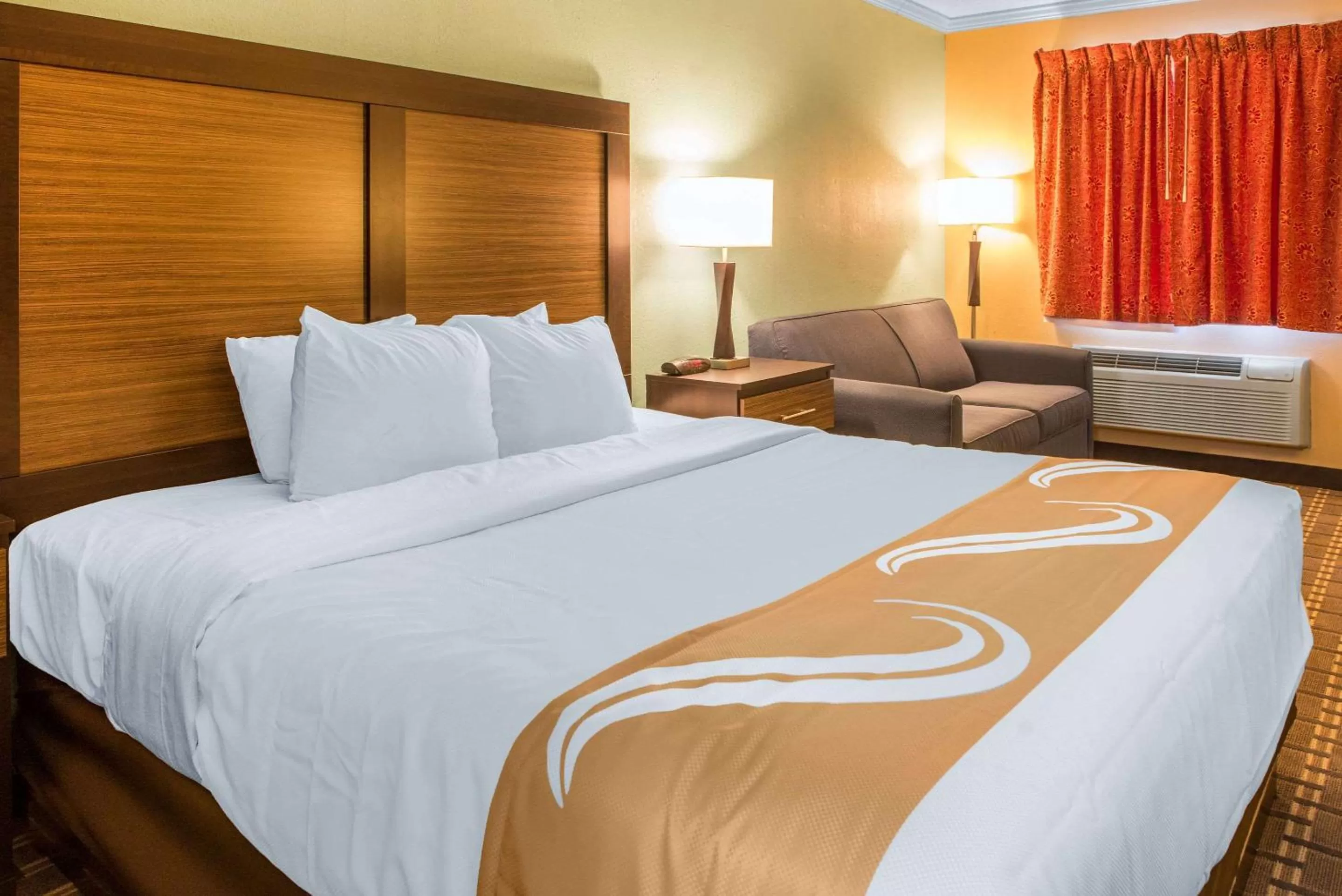 Photo of the whole room, Bed in Quality Inn