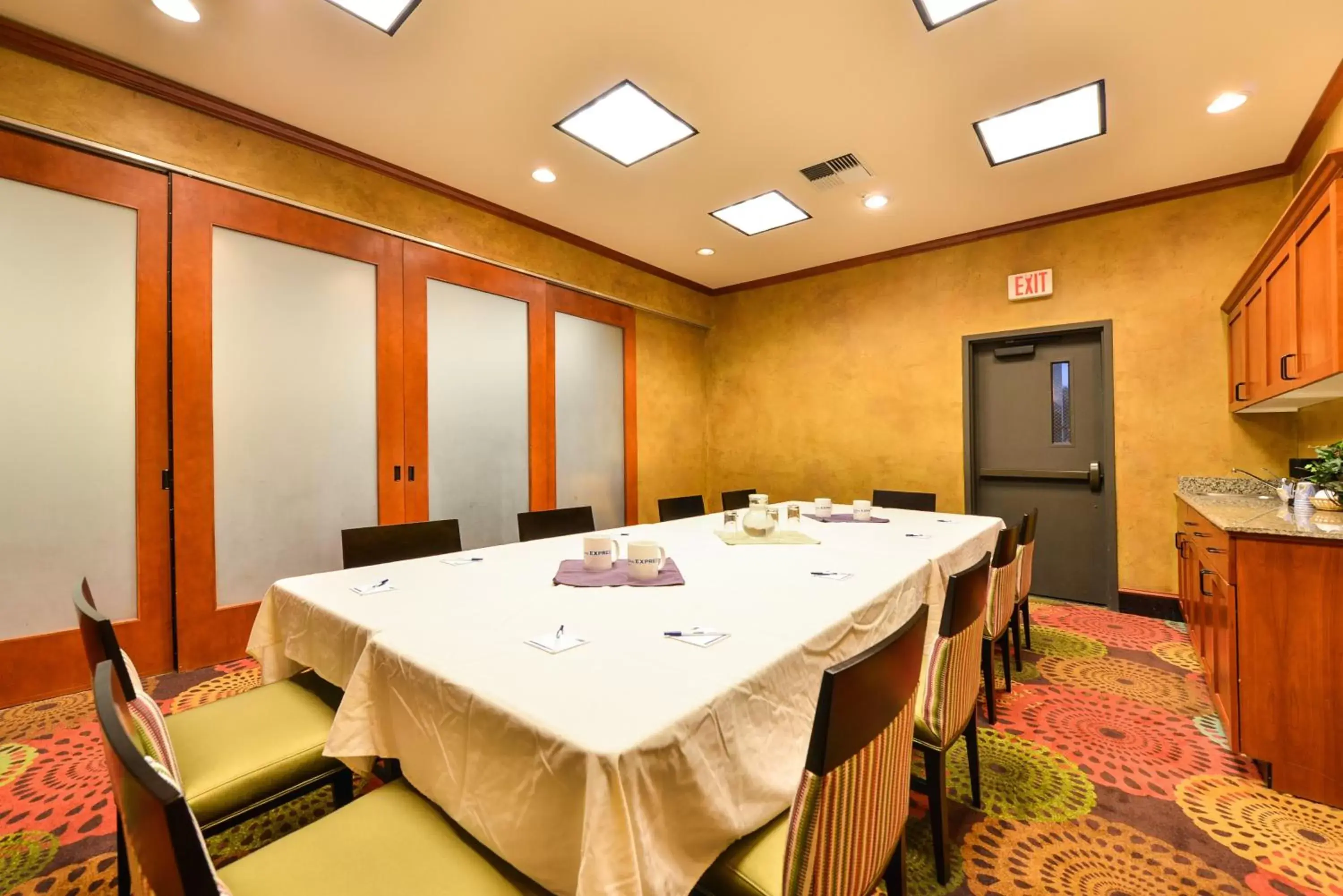 Meeting/conference room in Holiday Inn Express Vancouver North, an IHG Hotel