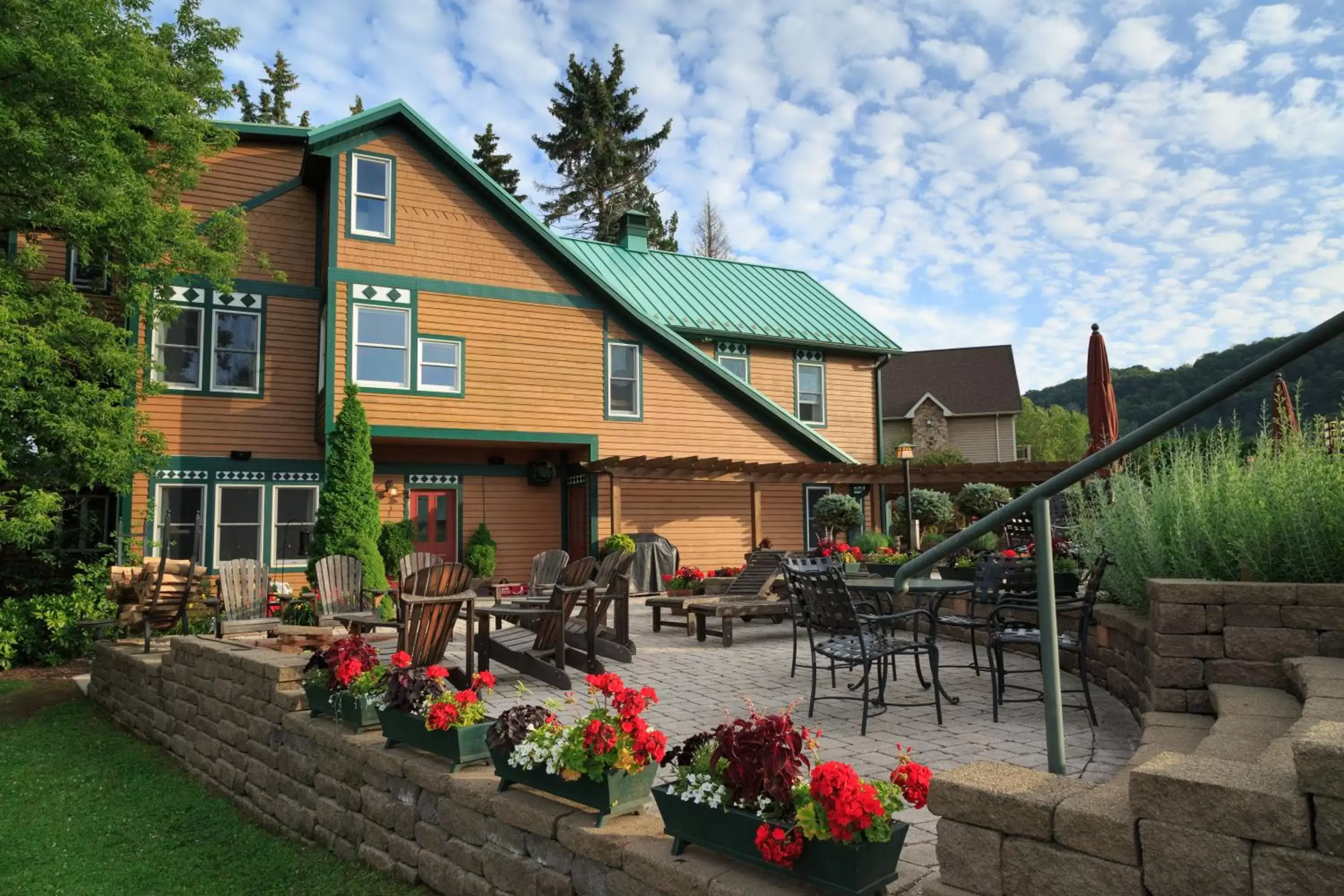 Garden, Property Building in Lake Pointe Inn