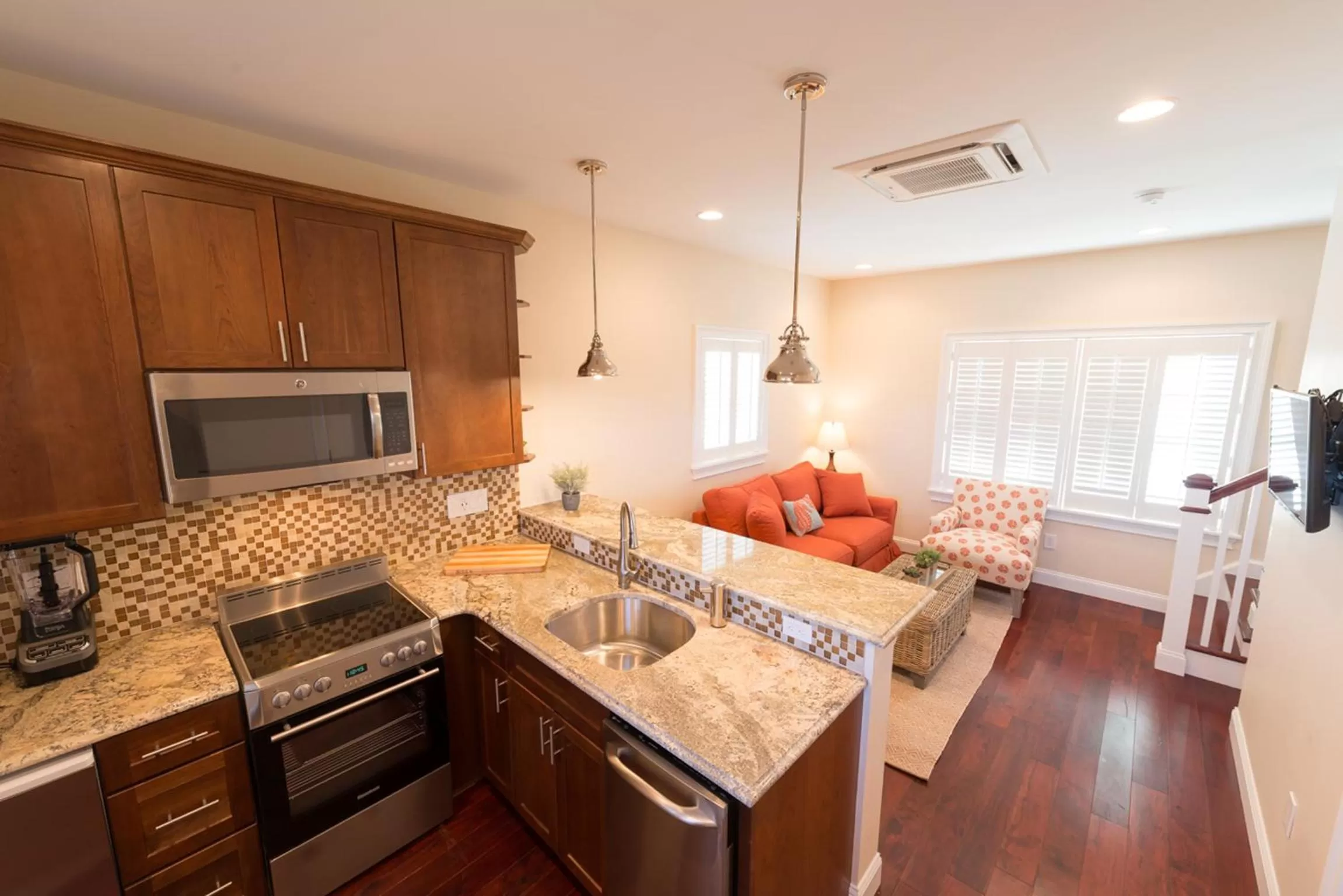 Kitchen or kitchenette, Kitchen/Kitchenette in The East Island Reserve Hotel