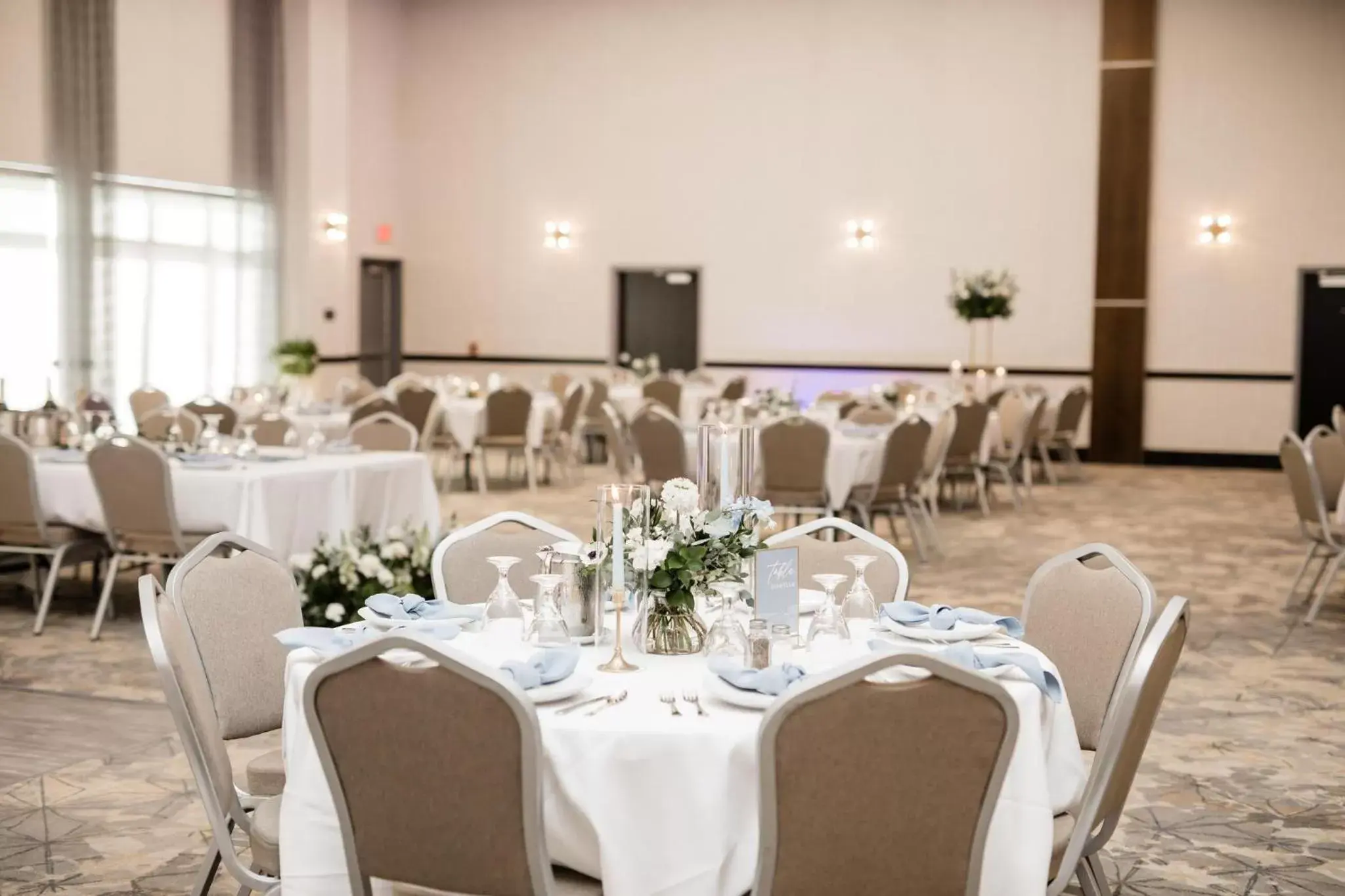 Meeting/conference room, Restaurant/Places to Eat in Holiday Inn Express & Suites Sioux City North - Event Center, an IHG Hotel