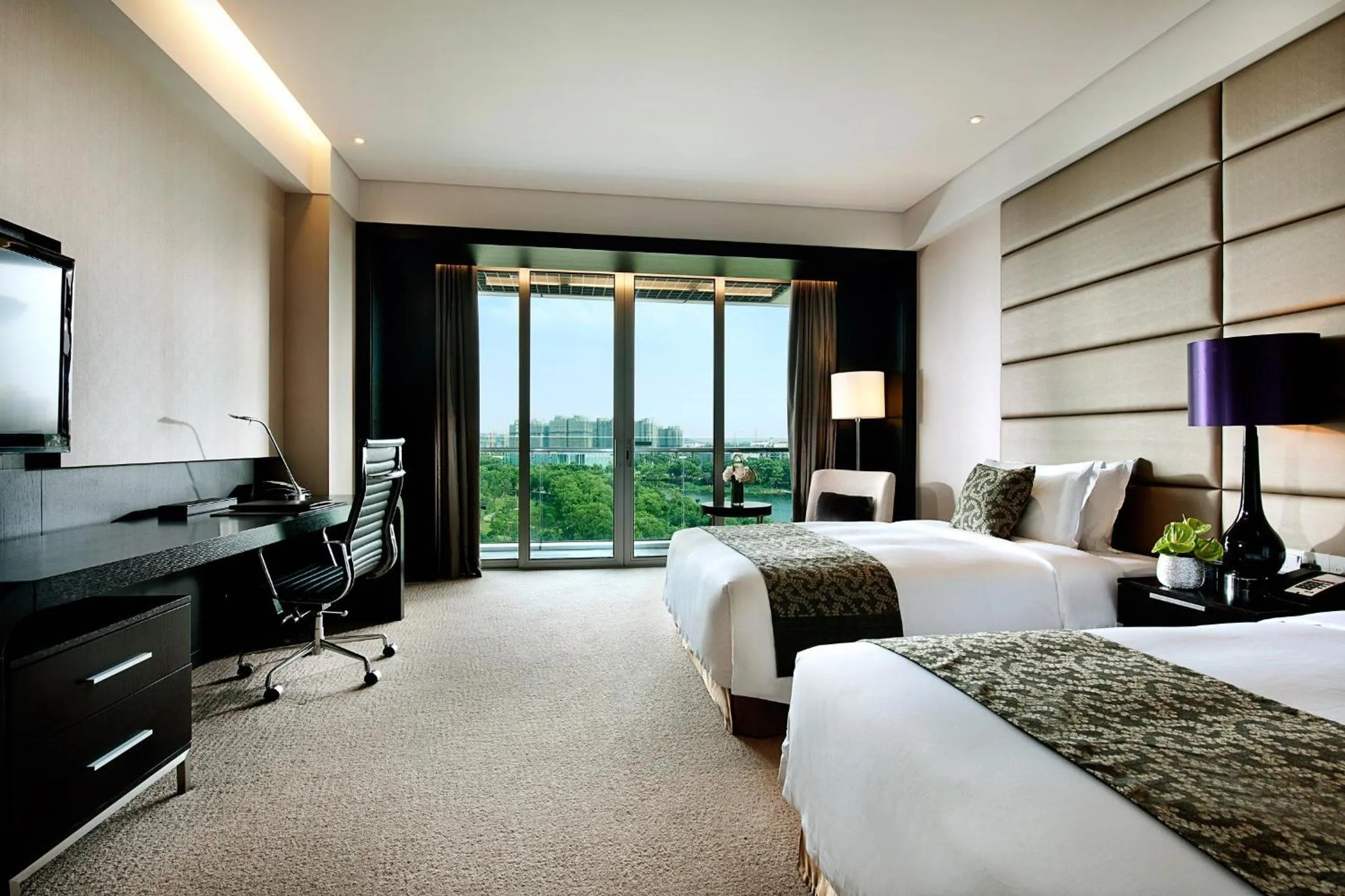 Photo of the whole room, Bed in Crowne Plaza Shanghai Xiayang Lake by IHG