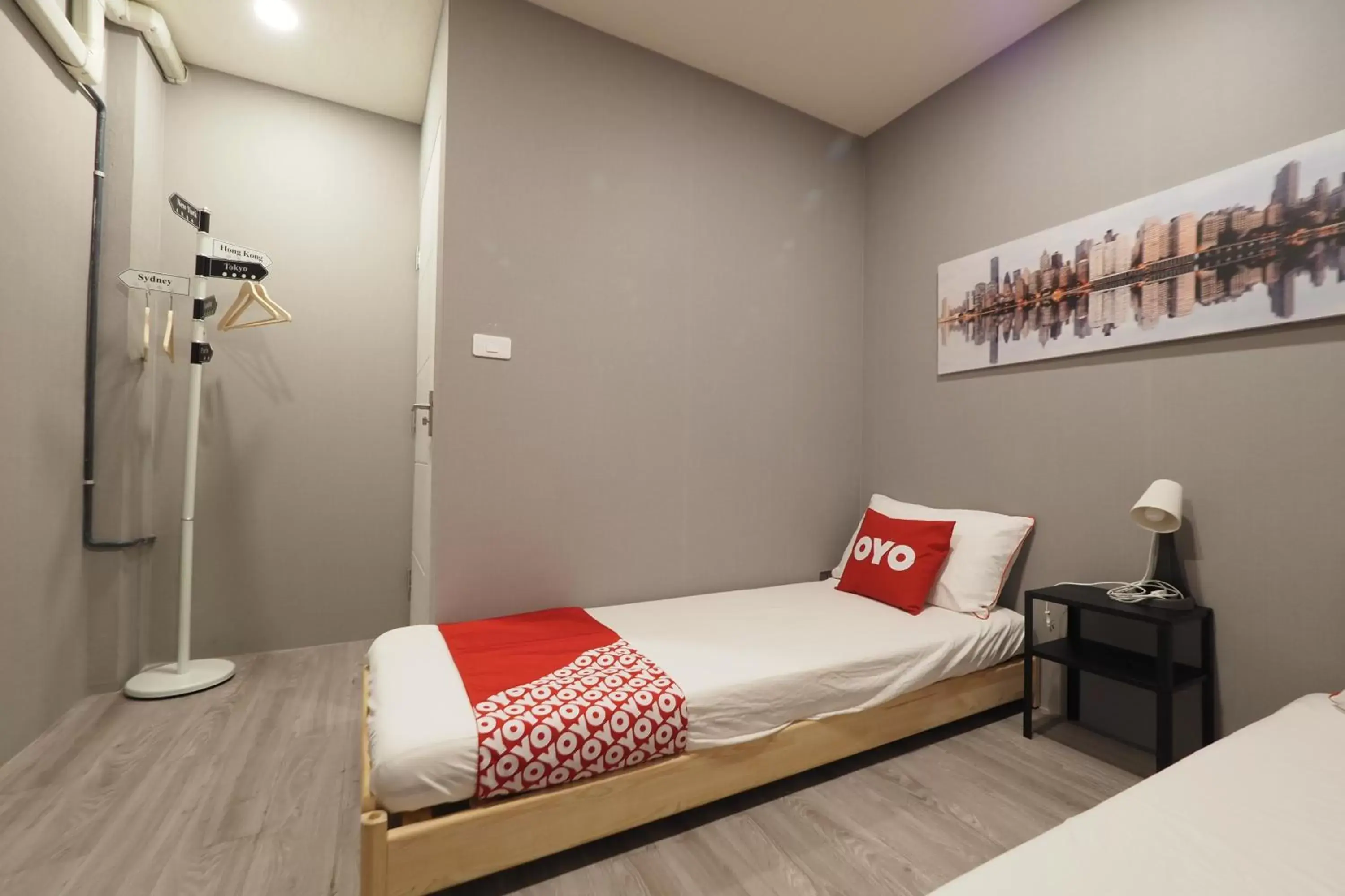 Bedroom in OYO 615 Bossa House Hostel & Cafe