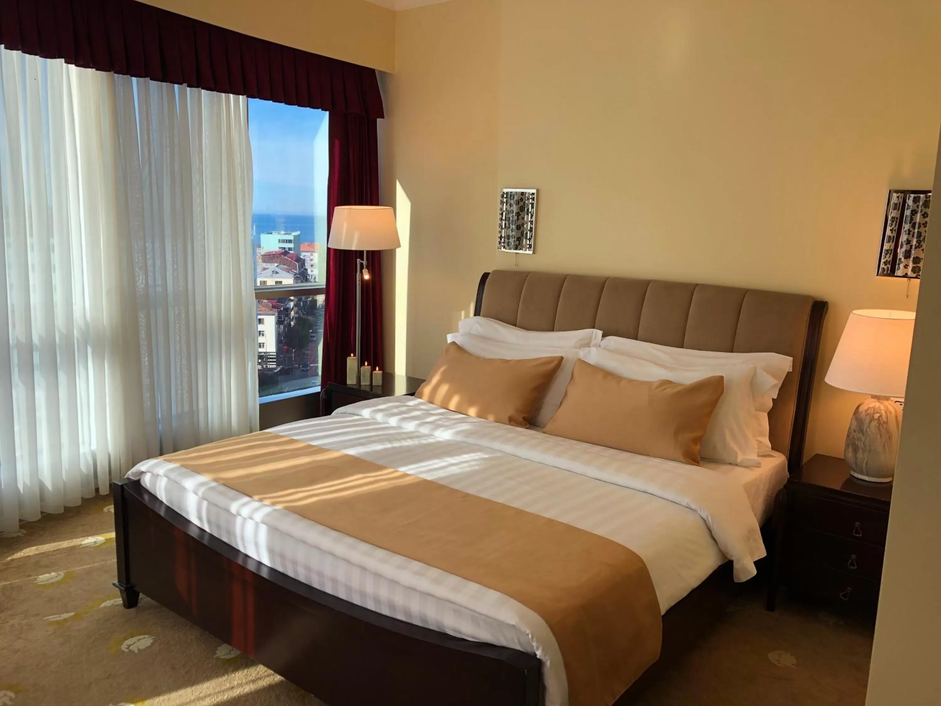 Sea view, Bed in Hotel Aisi