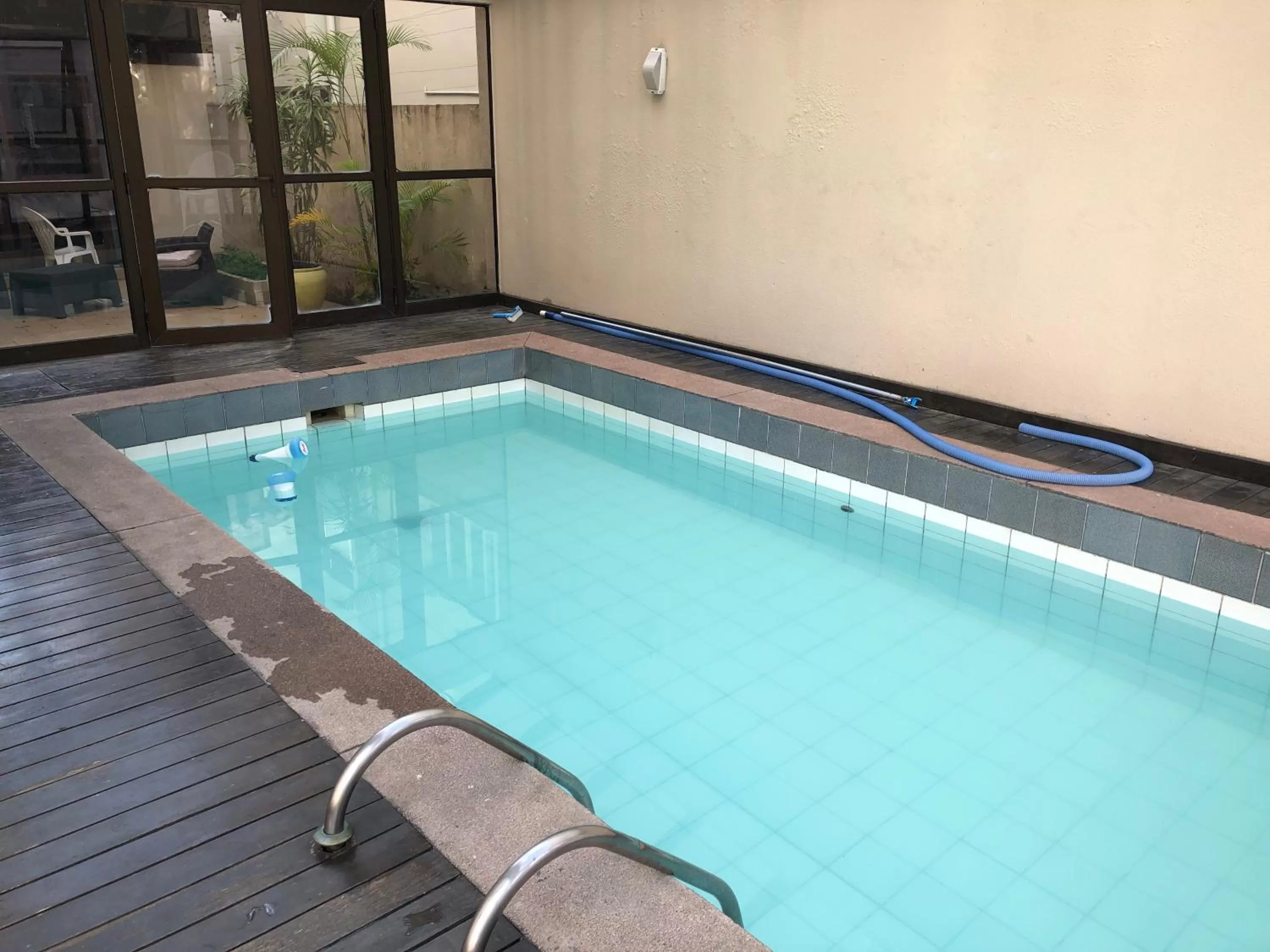Swimming pool in Manhattan Apart Hotel