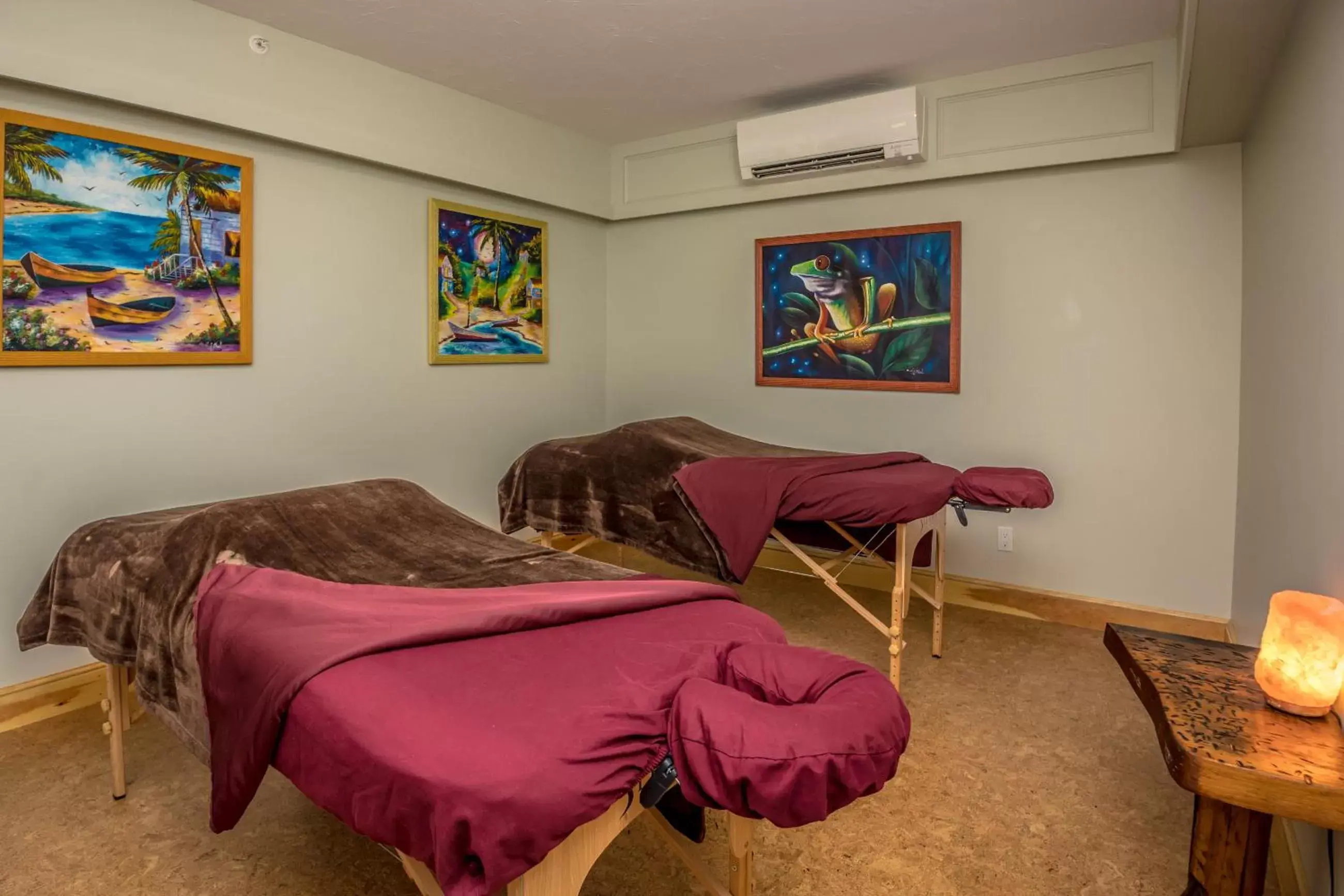 Massage in Adventure Suites