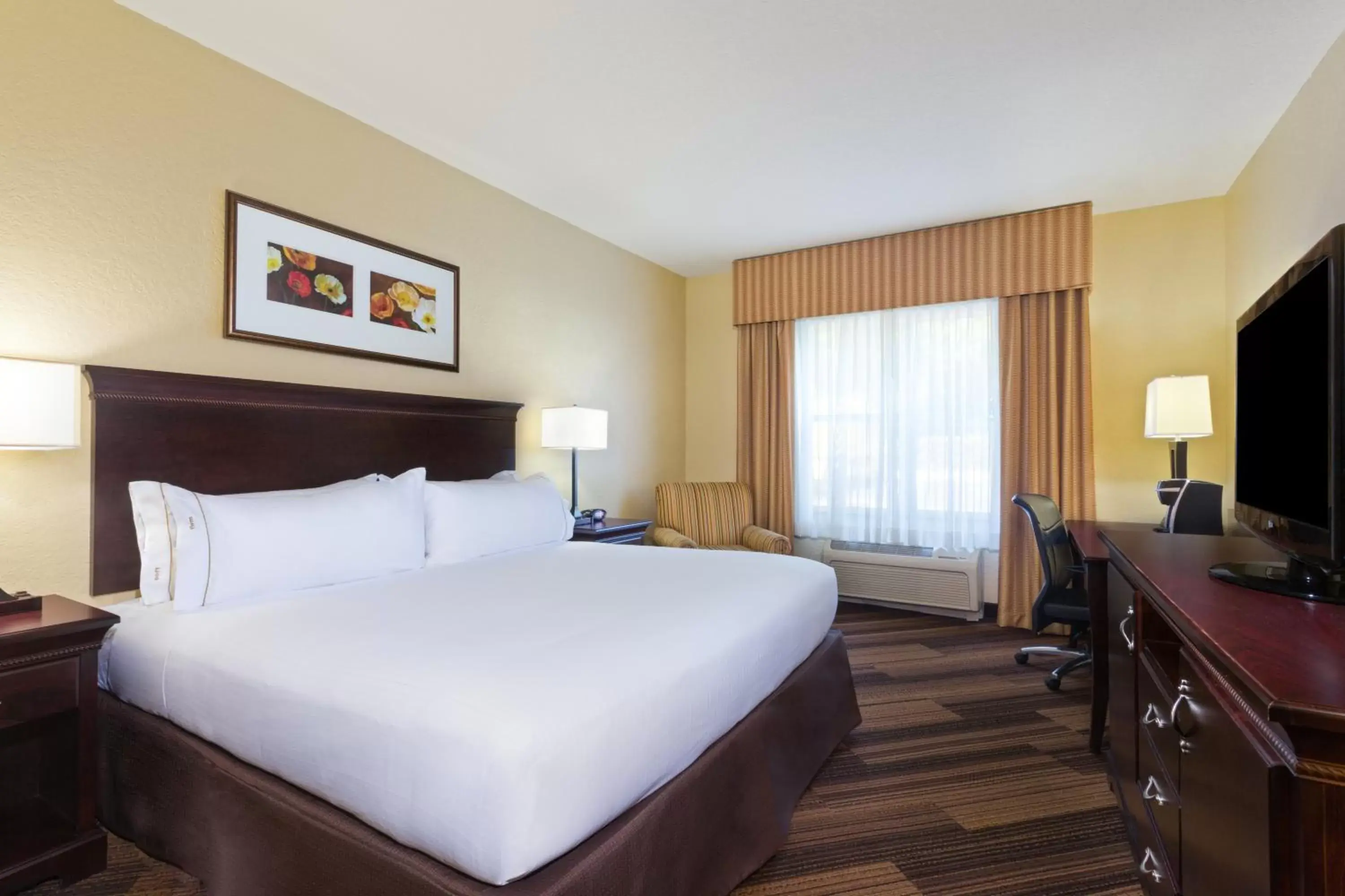Bedroom, Room Photo in Holiday Inn Express & Suites Lakeland North I-4, an IHG Hotel