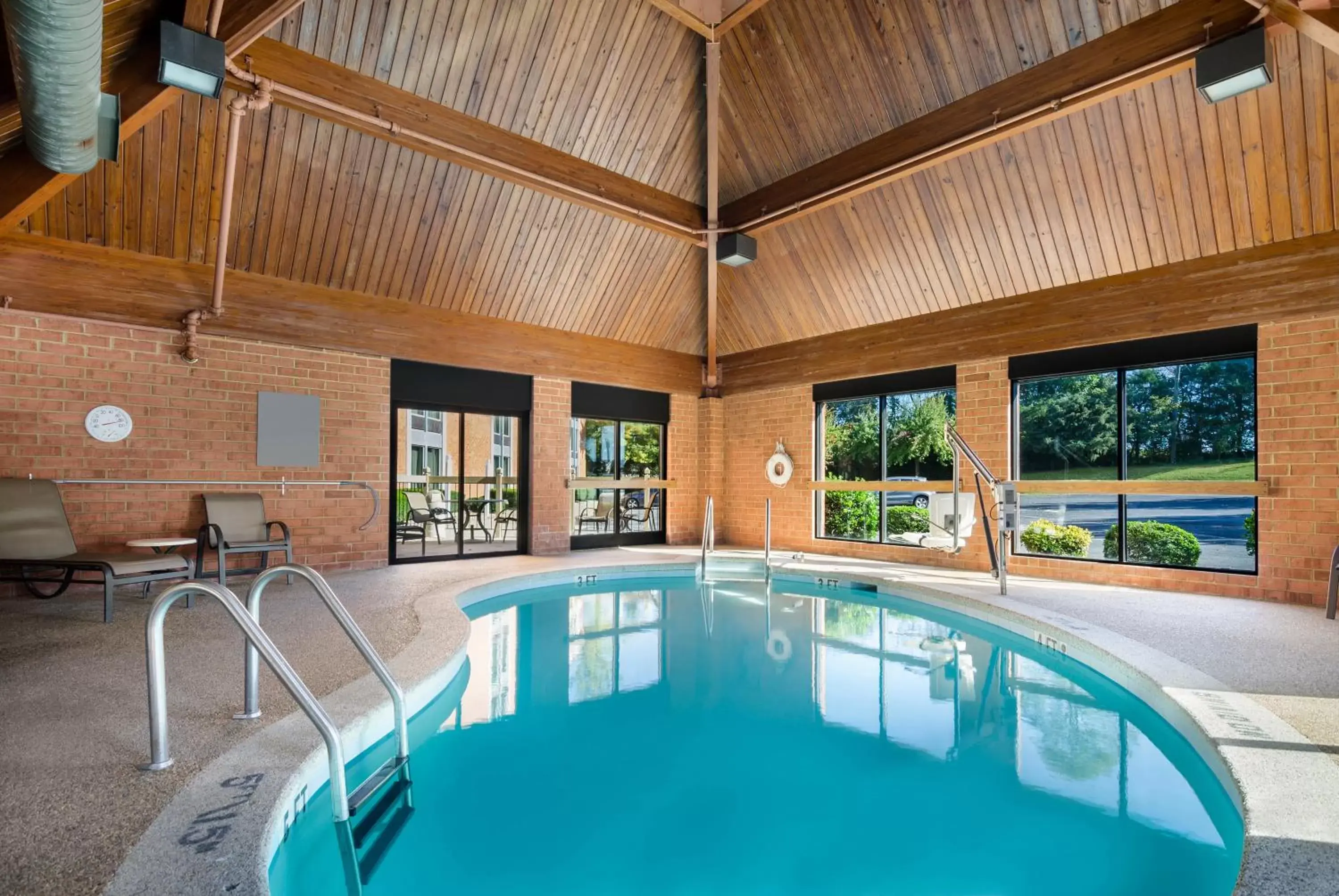 Swimming Pool in Comfort Inn Virginia Horse Center