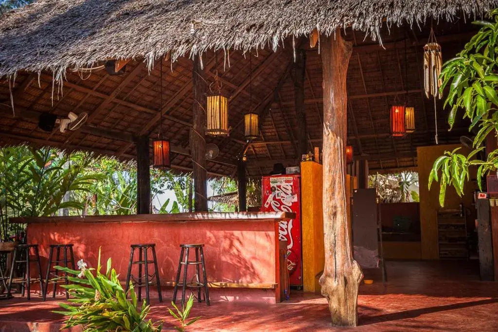 Restaurant/places to eat, Lounge/Bar in Lanta Pearl Beach Resort