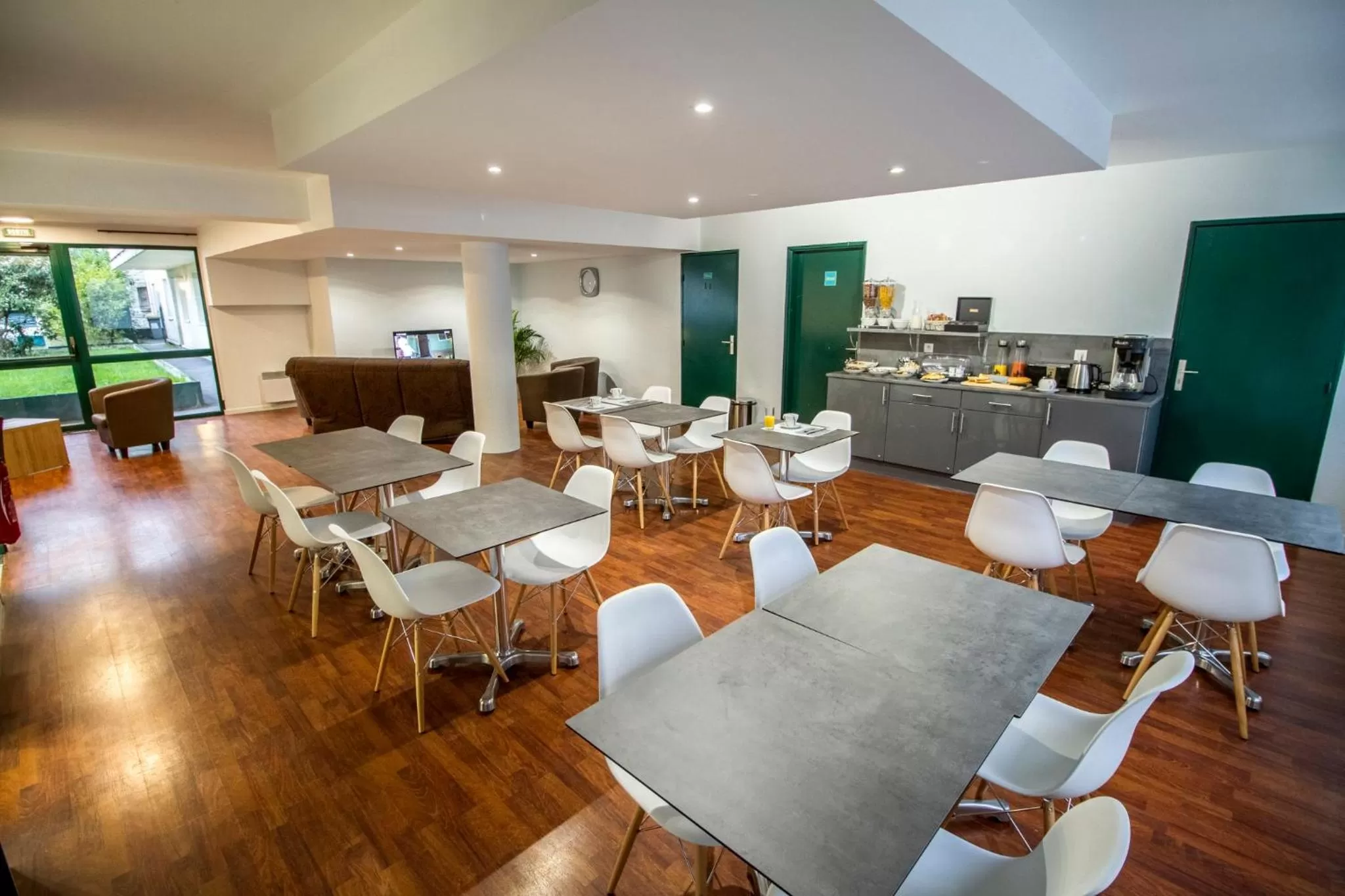 Communal lounge/ TV room in KOSY Appart'hôtel Le Champ De Mars Reims