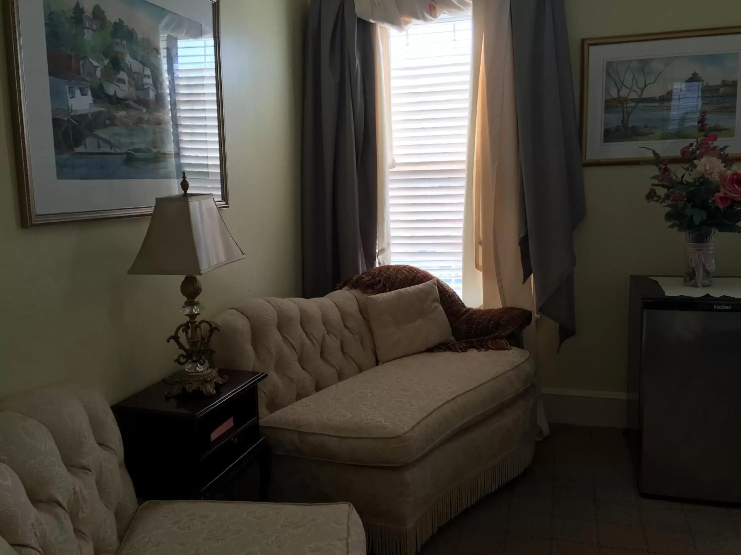 Day, Seating Area in Harborview Inn