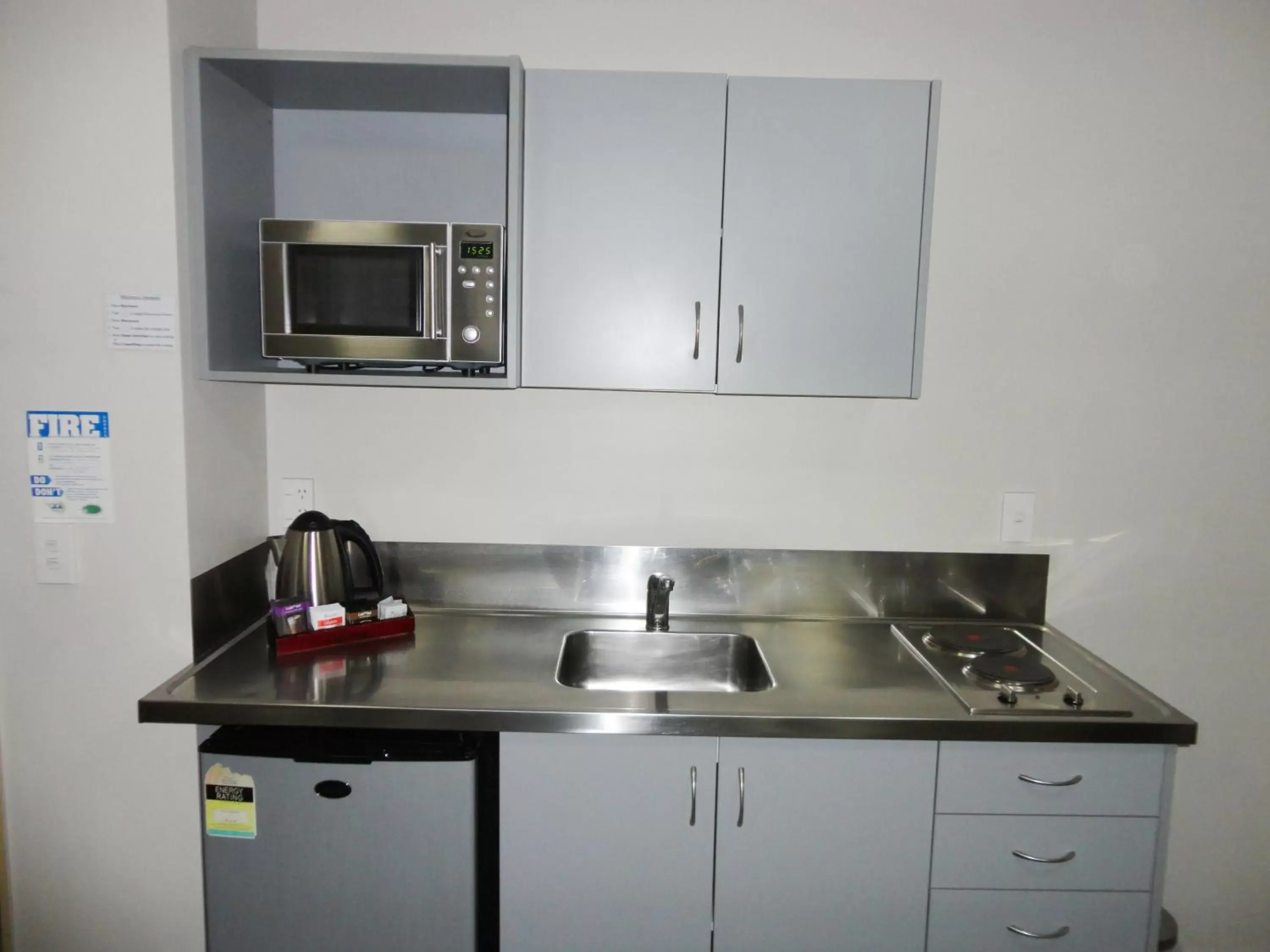 Kitchen or kitchenette, Kitchen/Kitchenette in Bealey Avenue Motel