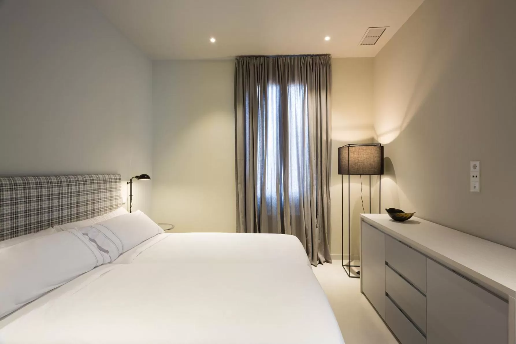 Bed in Regente Hotel