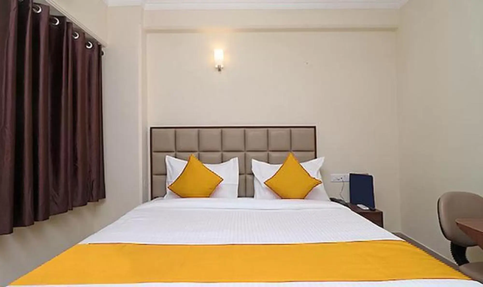 Bed in FabExpress Central Plaza Bed in FabExpress Central Plaza