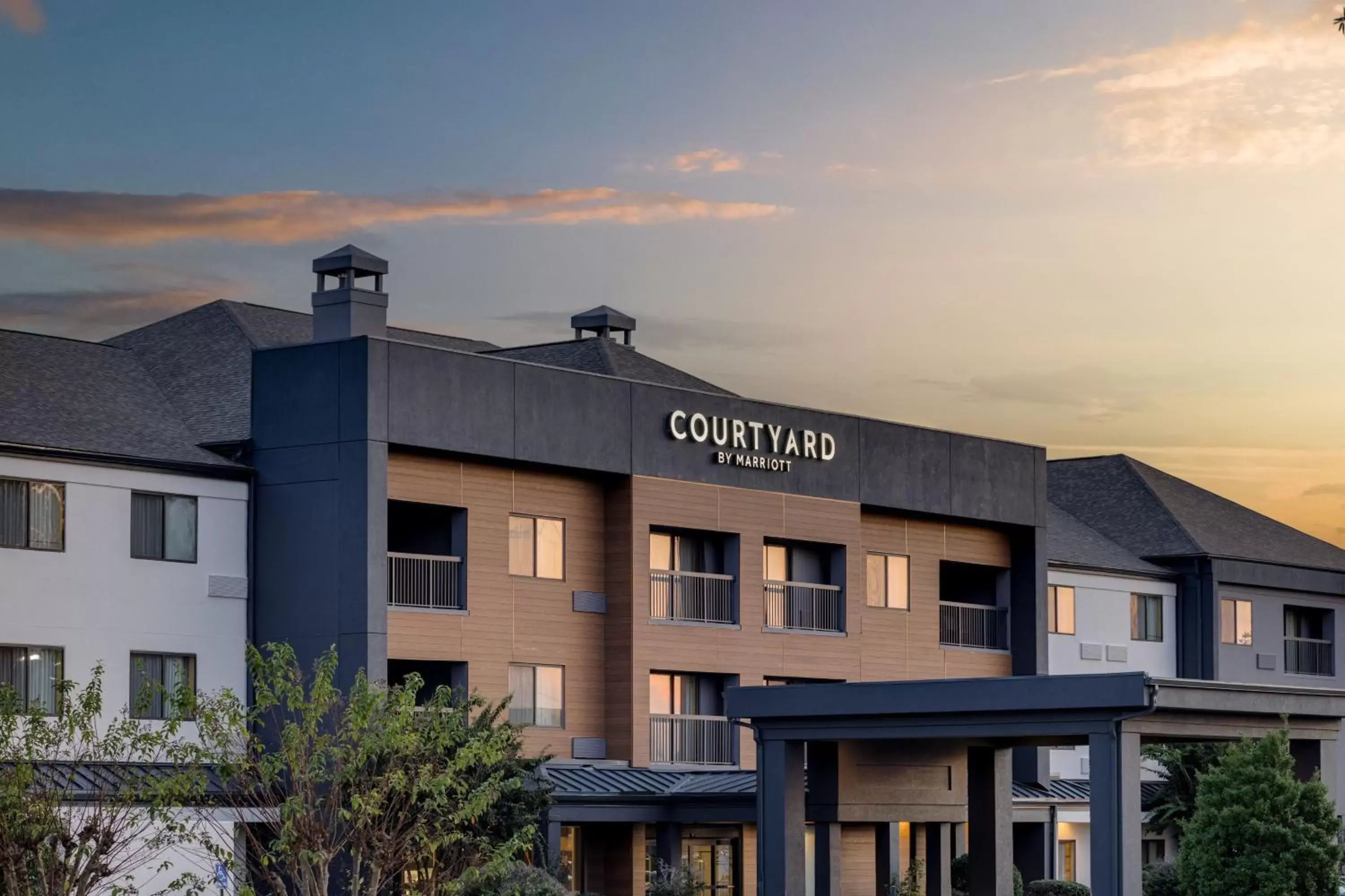 Property Building in Courtyard Shreveport Airport