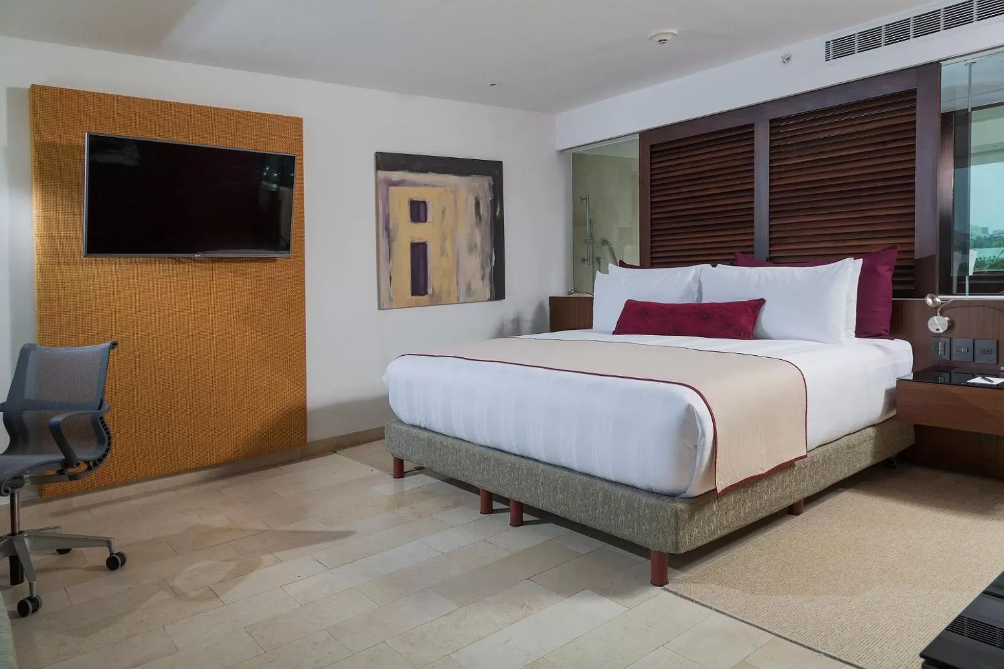 Photo of the whole room, Bed in InterContinental Presidente Cancun Resort