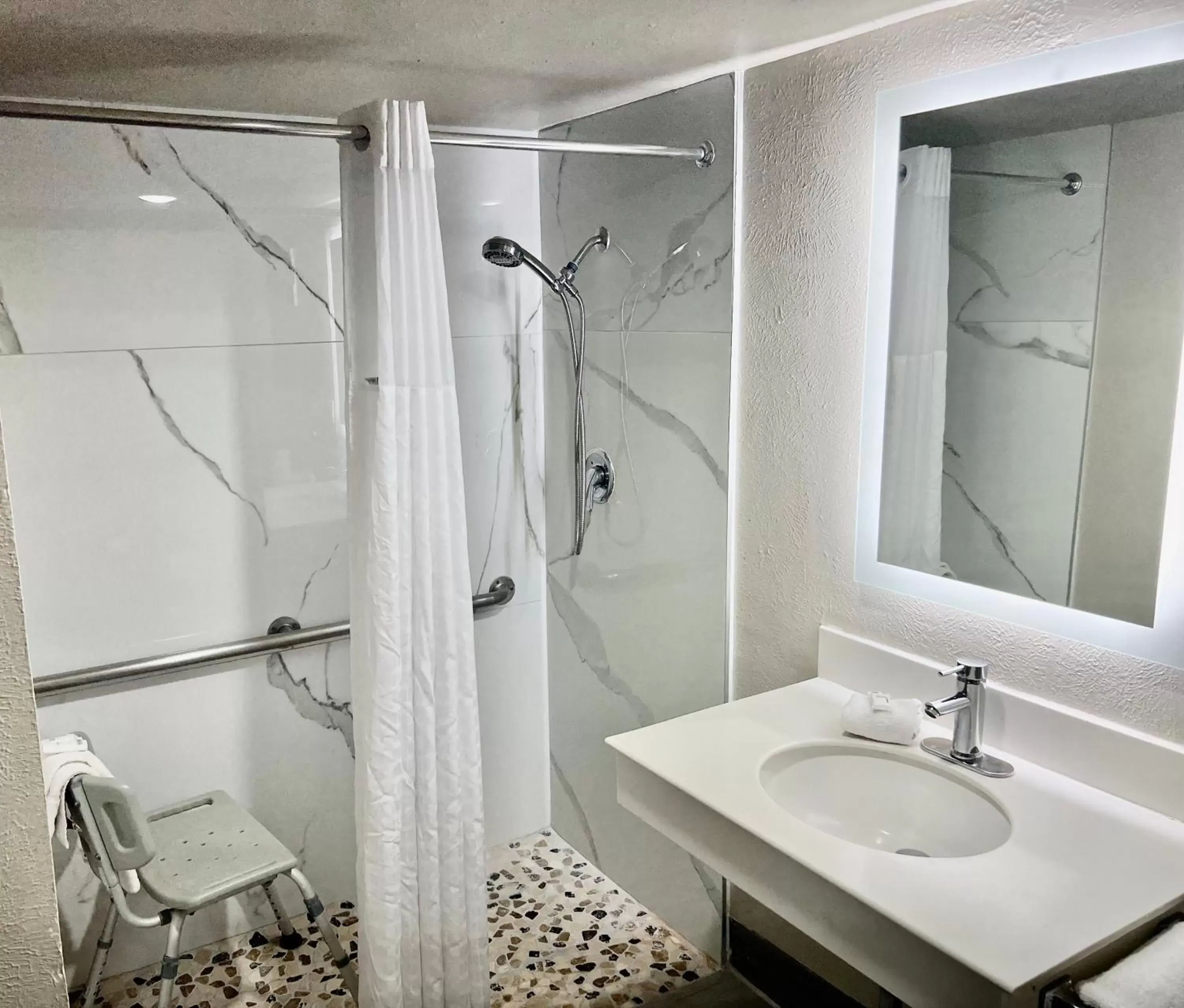 Shower, Bathroom in La Quinta Inn by Wyndham El Paso East Lomaland