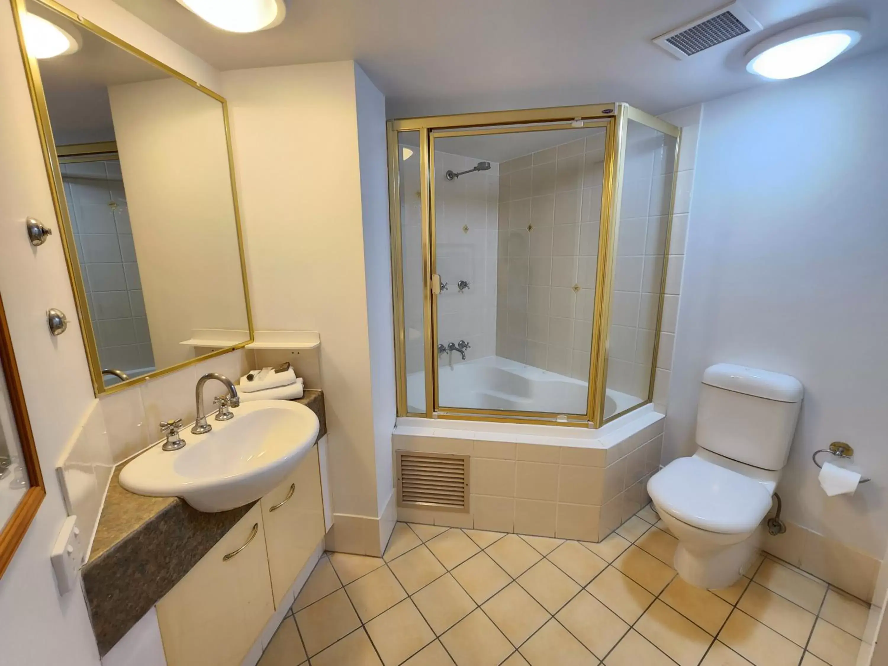 Bathroom in Fairways Golf & Beach Retreat Bribie Island