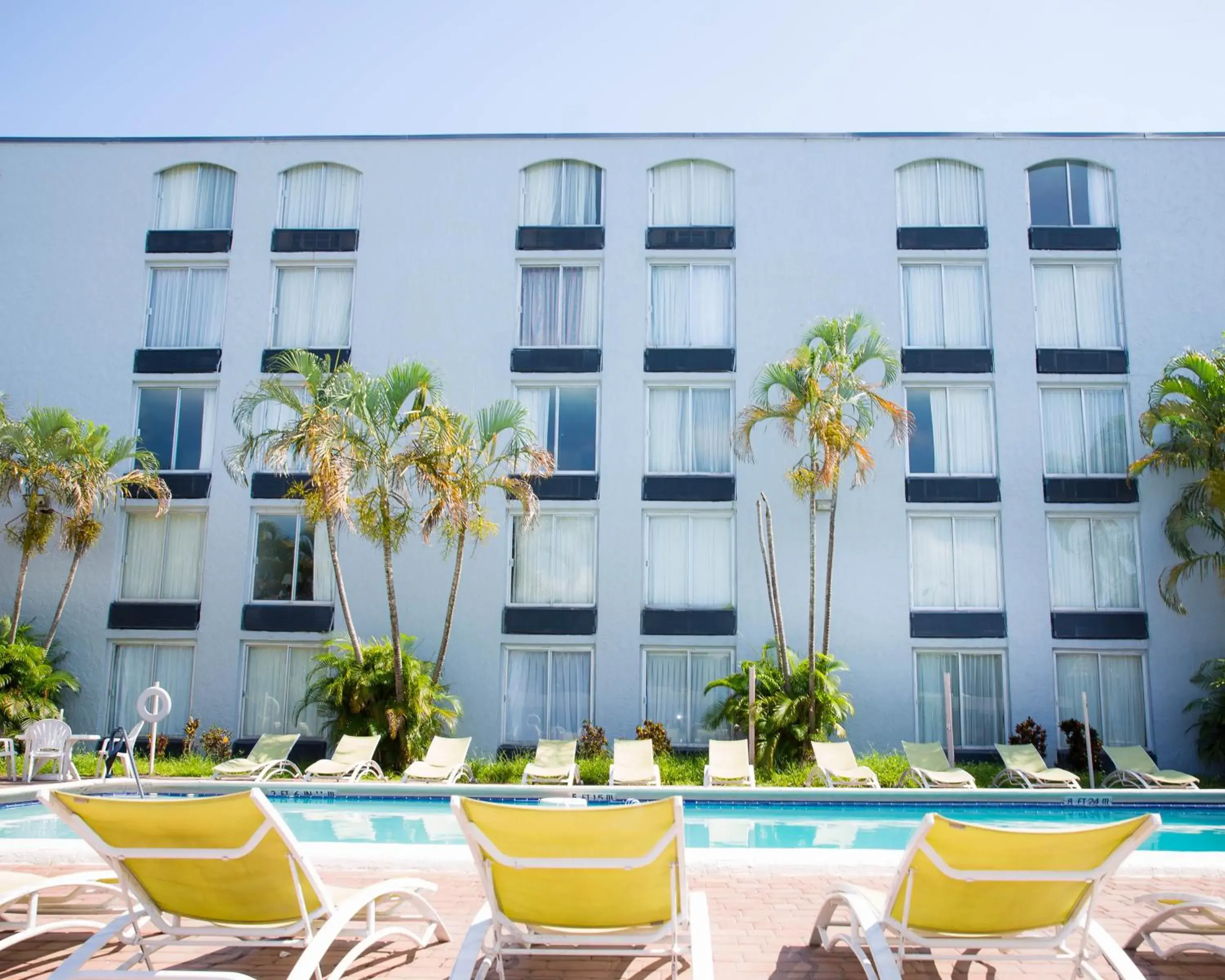 Swimming Pool in Plaza Hotel Fort Lauderdale