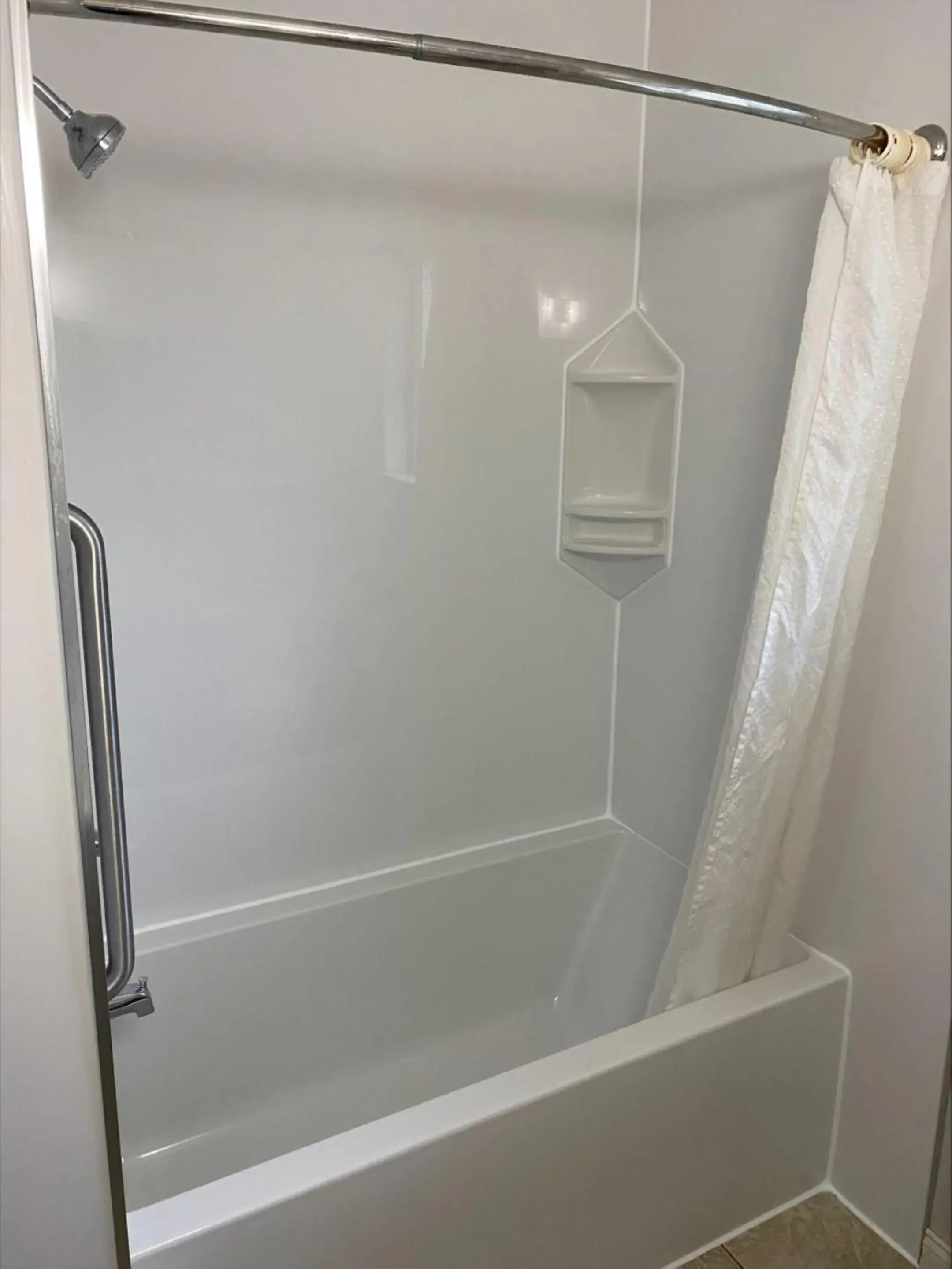 Shower, Bathroom in 2400 Motel