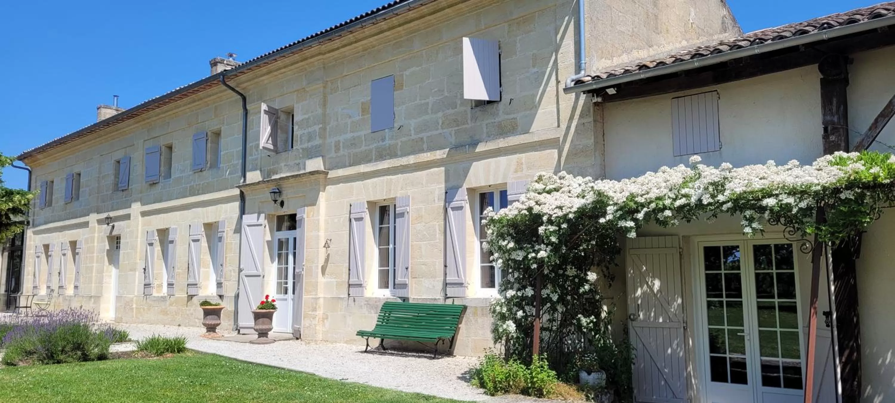 Property Building in Au Do'Mayne des Bouilles - Spa & Piscine