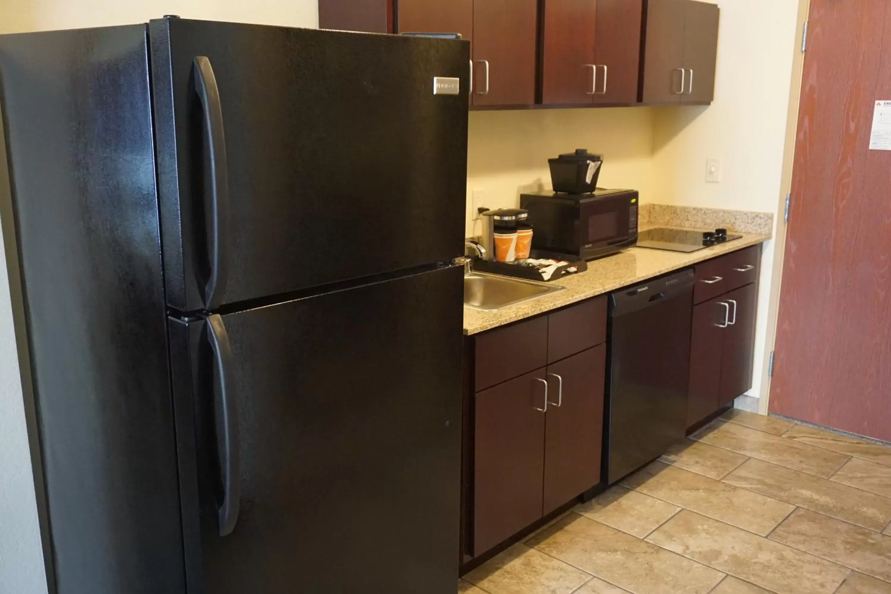 Kitchen or kitchenette, Kitchen/Kitchenette in Cobblestone Hotel & Suites - Chippewa Falls