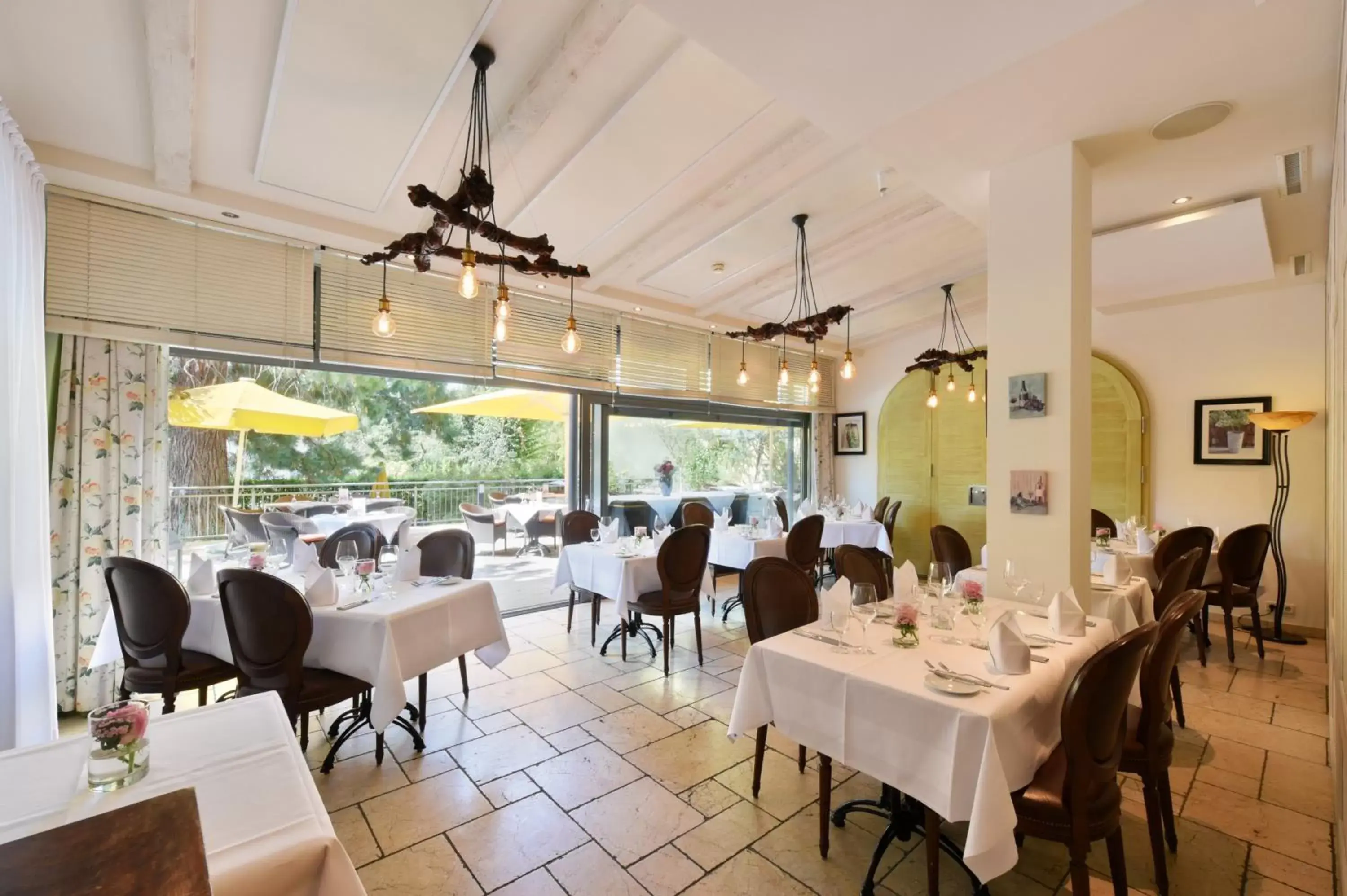 Restaurant/Places to Eat in Hotel Hirschen in Freiburg-Lehen